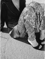 MAUD - Sandra Trouser - bikses ar platām starām - silver - 8