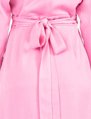 MAUD - Sanna Dress - odzież imprezowa w cenach outletowych - pink - 4