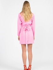 MAUD - Sanna Dress - odzież imprezowa w cenach outletowych - pink - 5