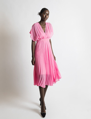 MAUD - Sara Dress - midi kjoler - pink - 4