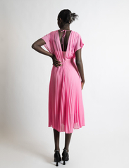 MAUD - Sara Dress - sukienki do kolan i midi - pink - 6