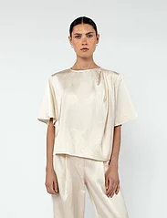 MAUD - Dina Tee - short-sleeved blouses - off white - 4