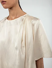 MAUD - Dina Tee - blouses korte mouwen - off white - 5