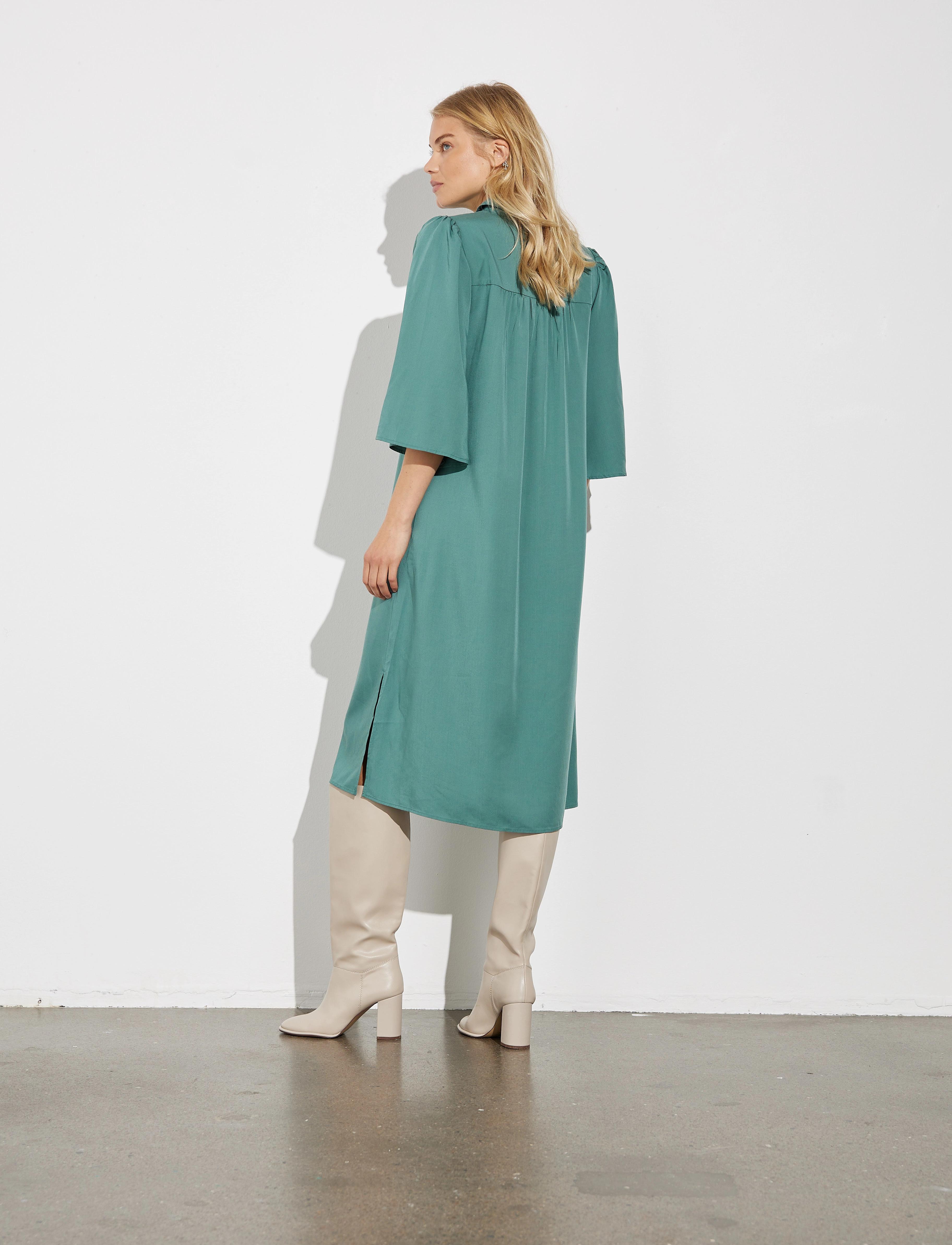 mbyM - Akoto-M - midikleider - sea pine - 3