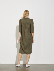 mbyM - Akoto-M - marškinių tipo suknelės - dusty olive - 3