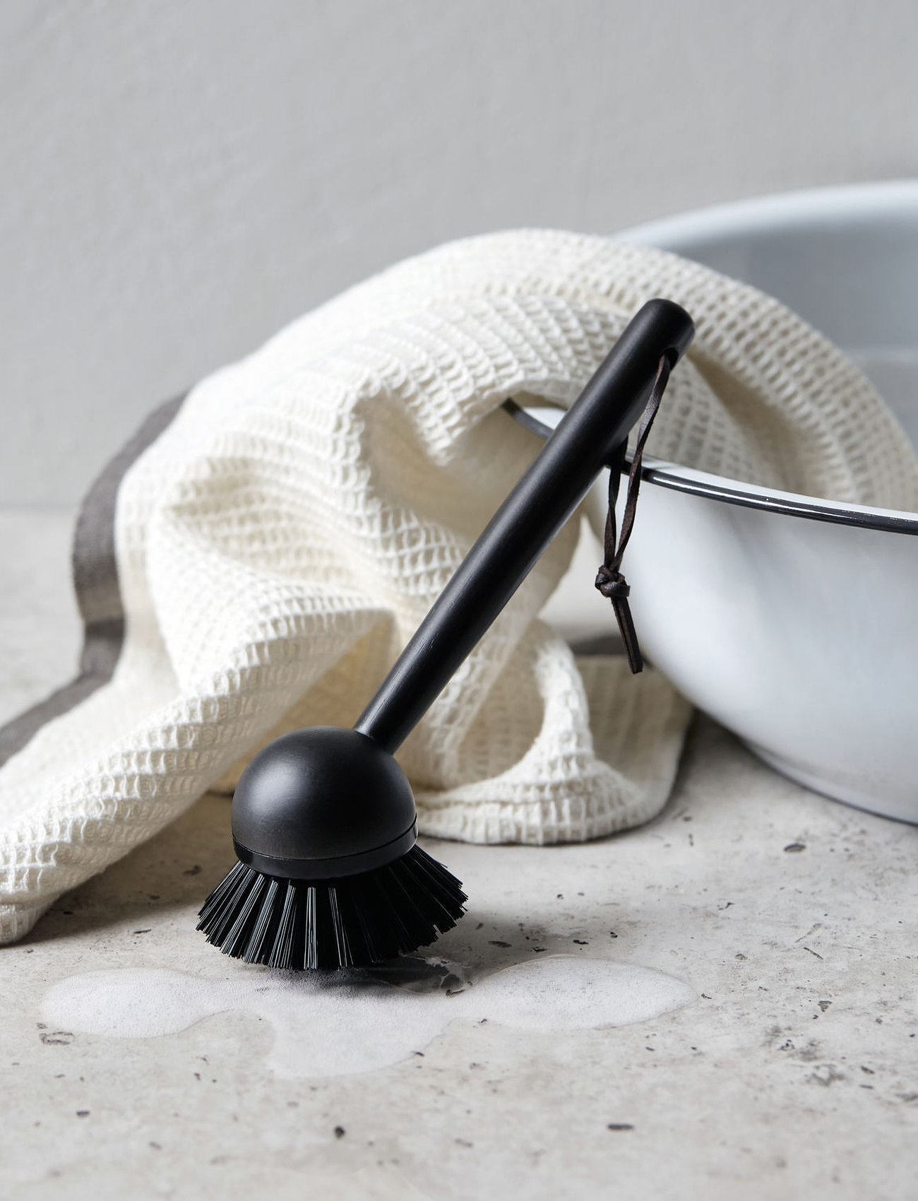 meraki - Dish brush, Stained black - nõudepesulapid ja -harjad - black - 1