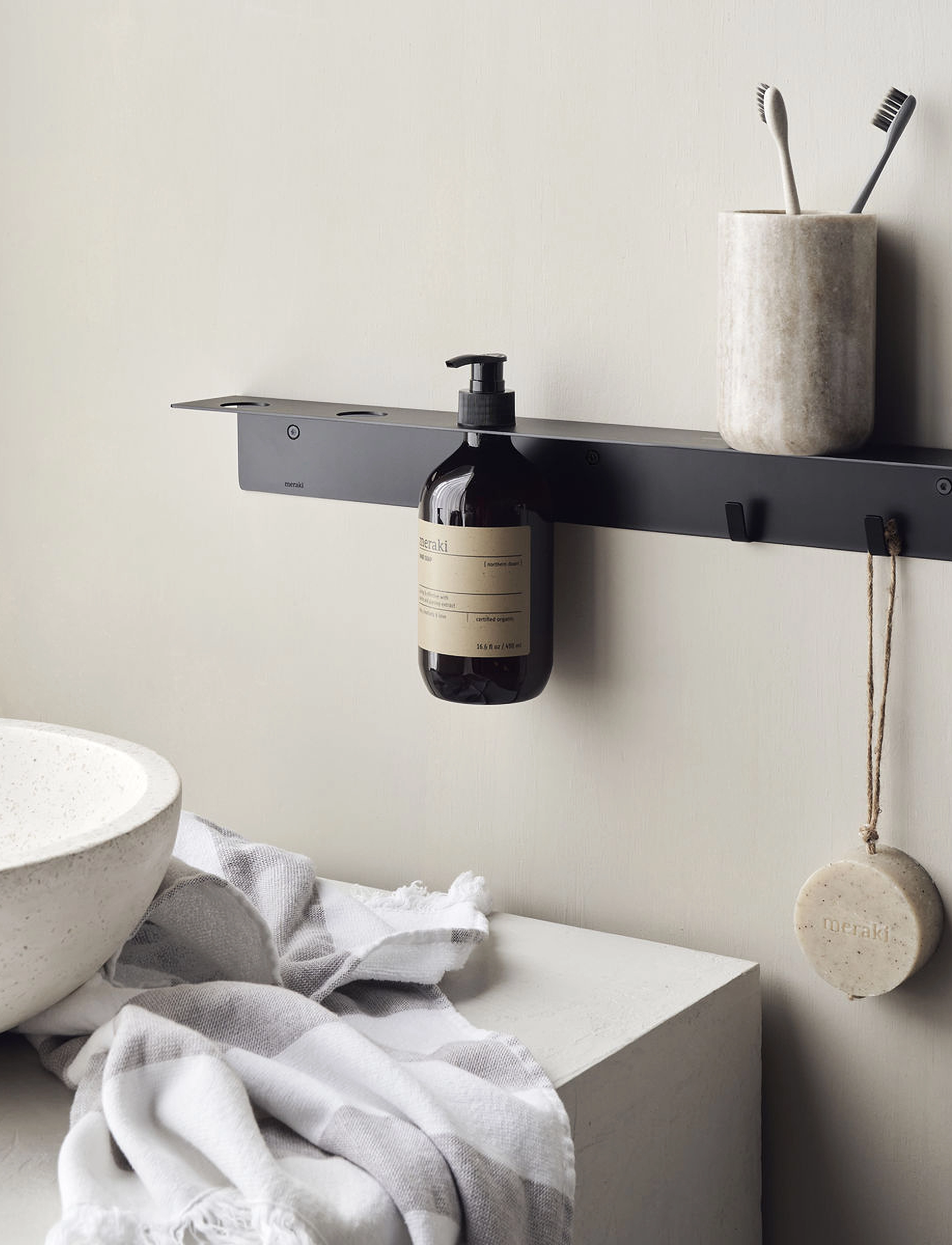 meraki Bottle Hanger With Hooks, Brushed B, 950 g 50 cm, Black, Badeværelsesinteriør > Hylder Til Badeværelset, Unisex