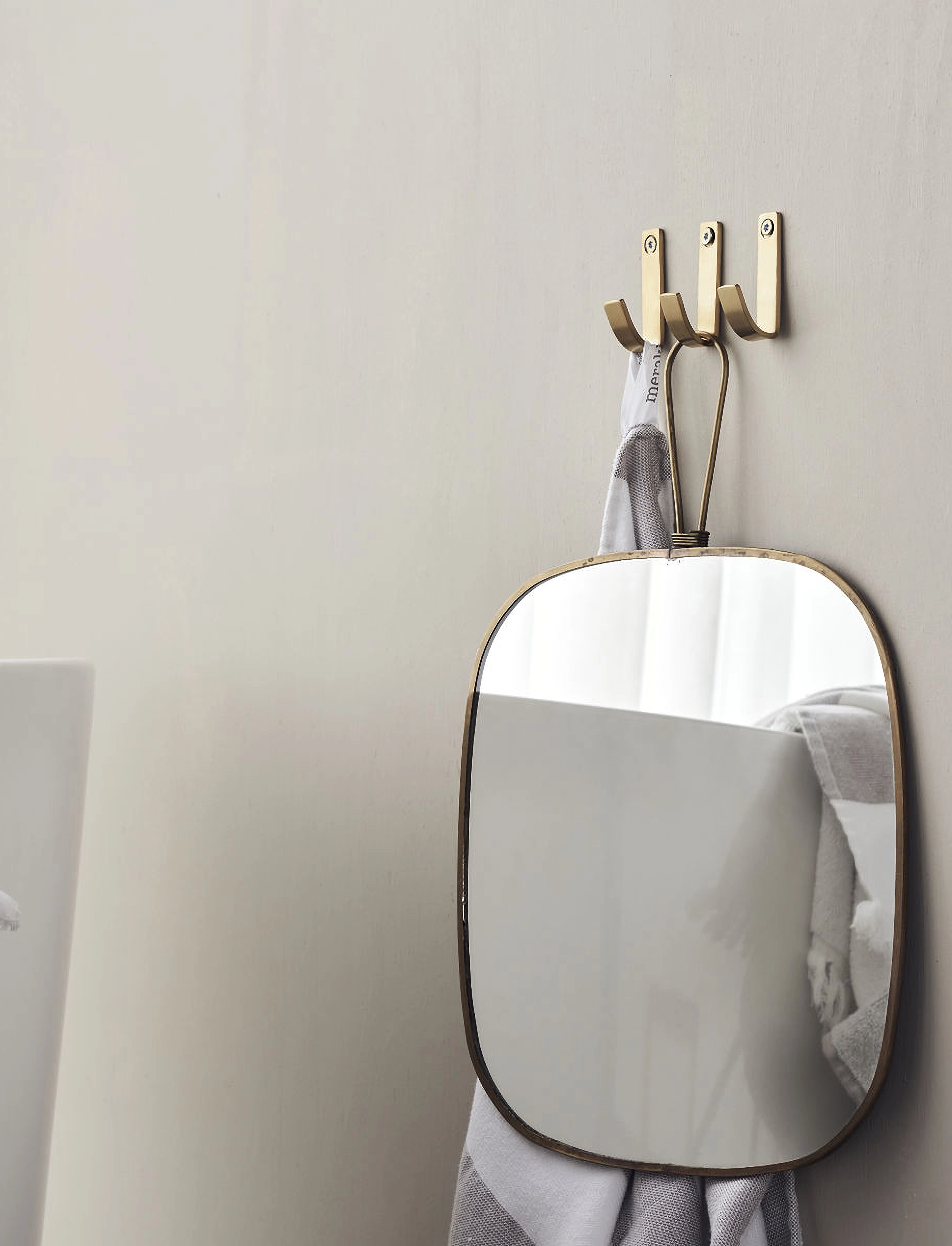 meraki Hooks, Mkthapsus, Brushed Brass Fin, 120 g, Gold, Knager Og Knopper > Knager, Unisex