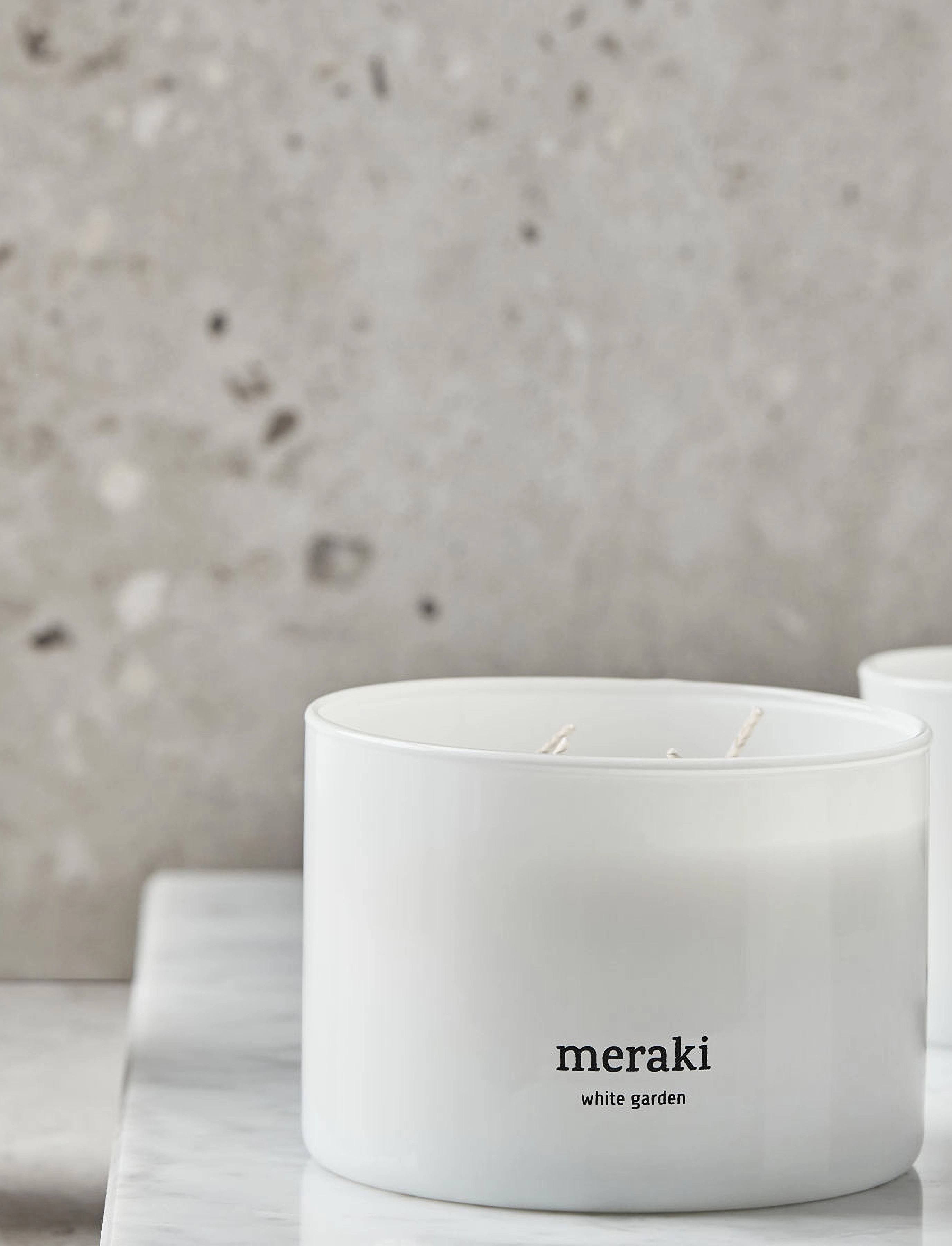 meraki - Scented candle, White Garden, 340 g - white - 0