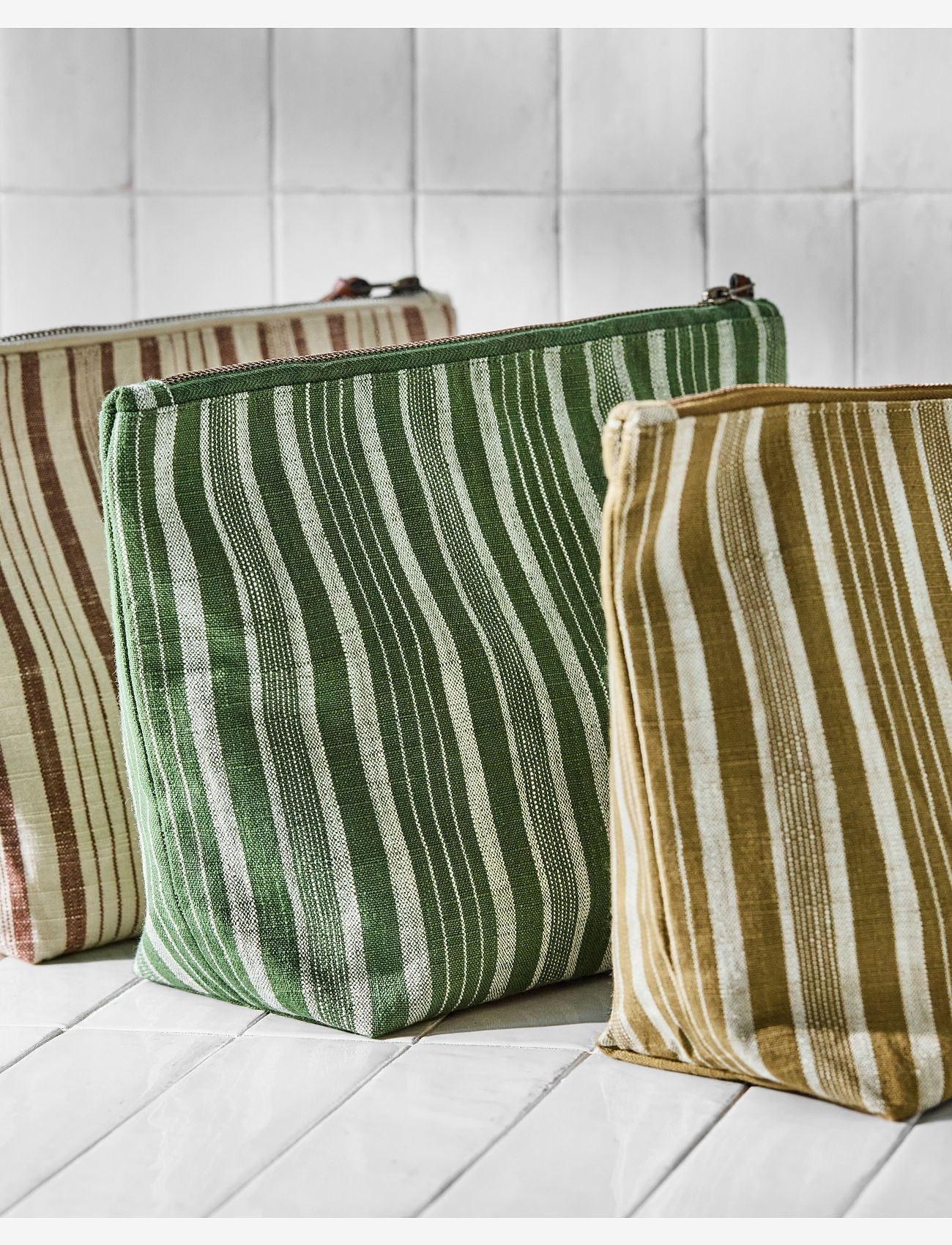 meraki - Toiletry bag, MKGreen, 30x30 cm - meikkipussit - green - 0