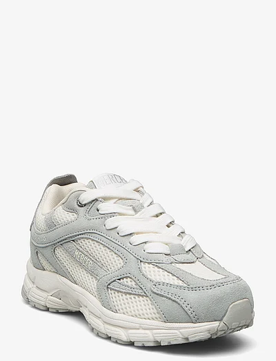 Best street 2025 sneakers 219