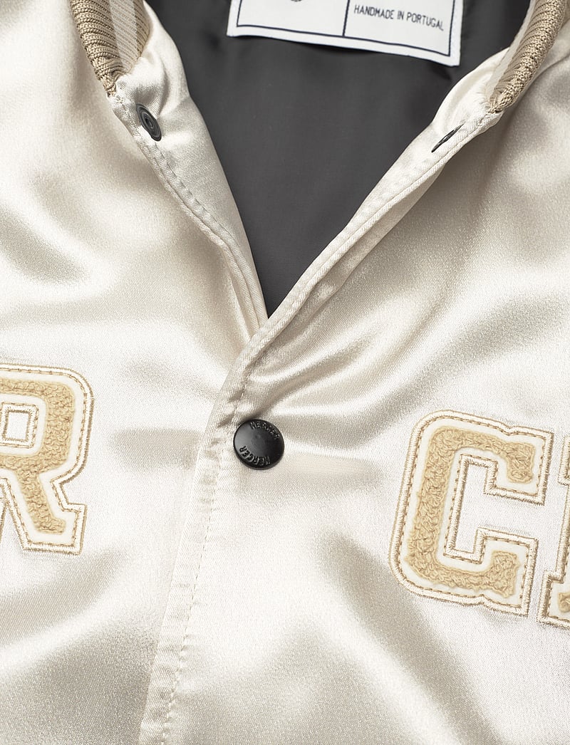 Mercer Amsterdam - The Mercer Varsity Party - kolledžijakid - sand - 2