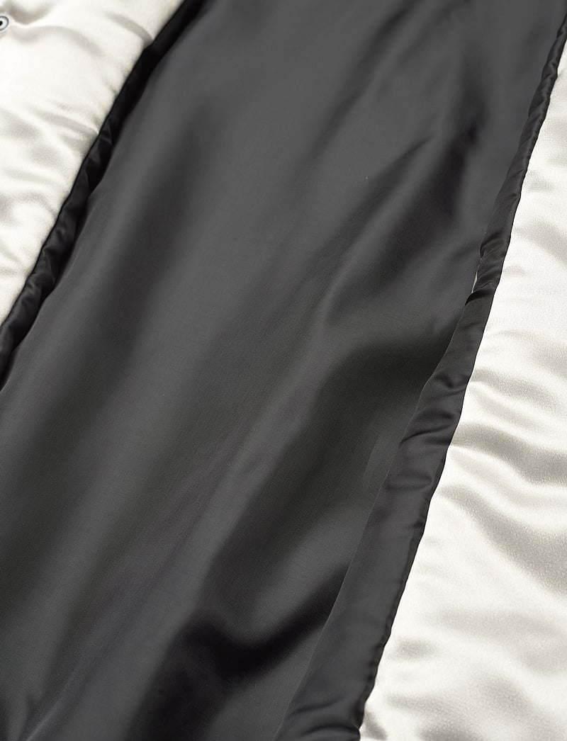 Mercer Amsterdam - The Mercer Varsity Party - kolledžijakid - sand - 4