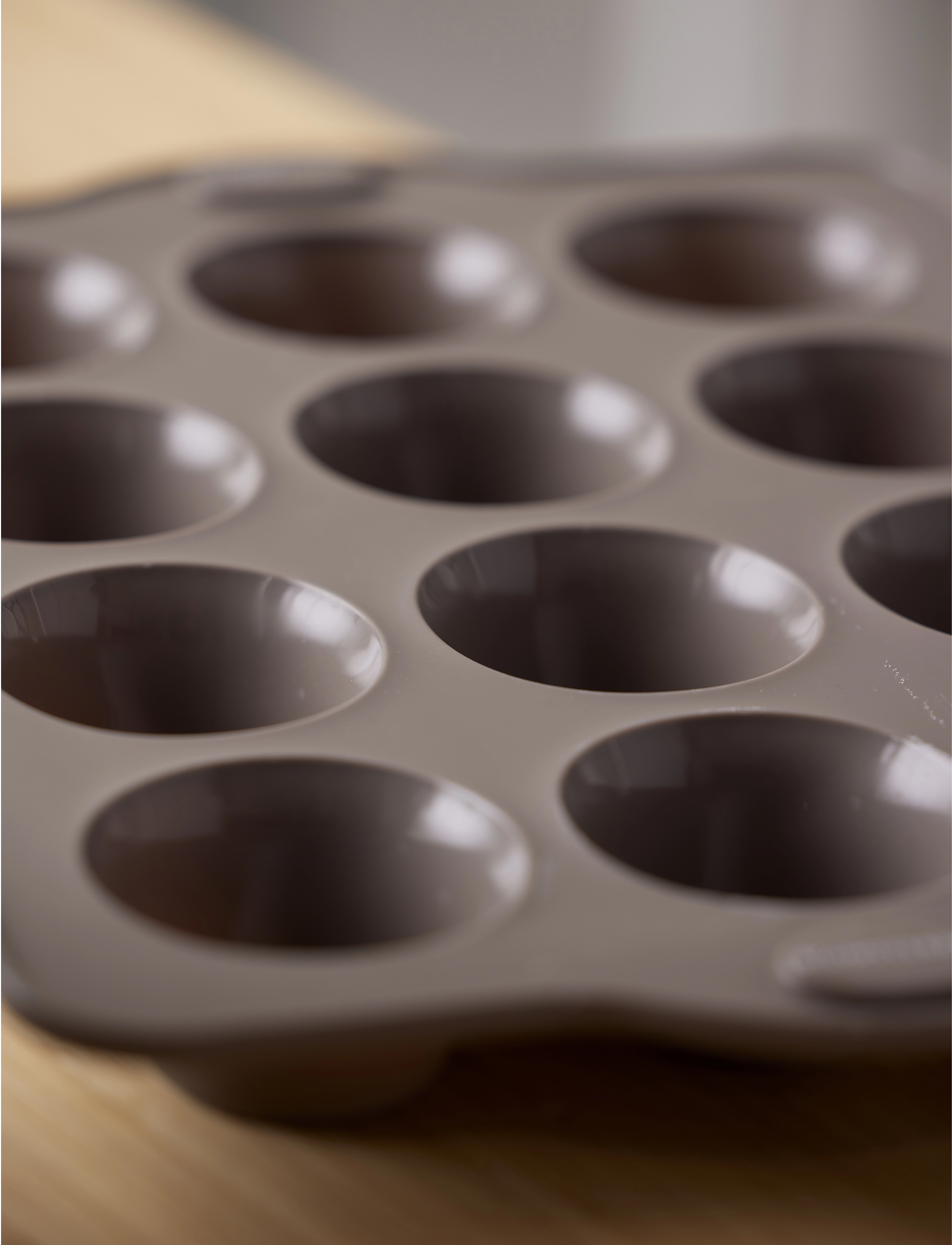 Blomsterbergs - Muffin pan for 12 pcs - küpsise- ja koogivormid - beige - 3