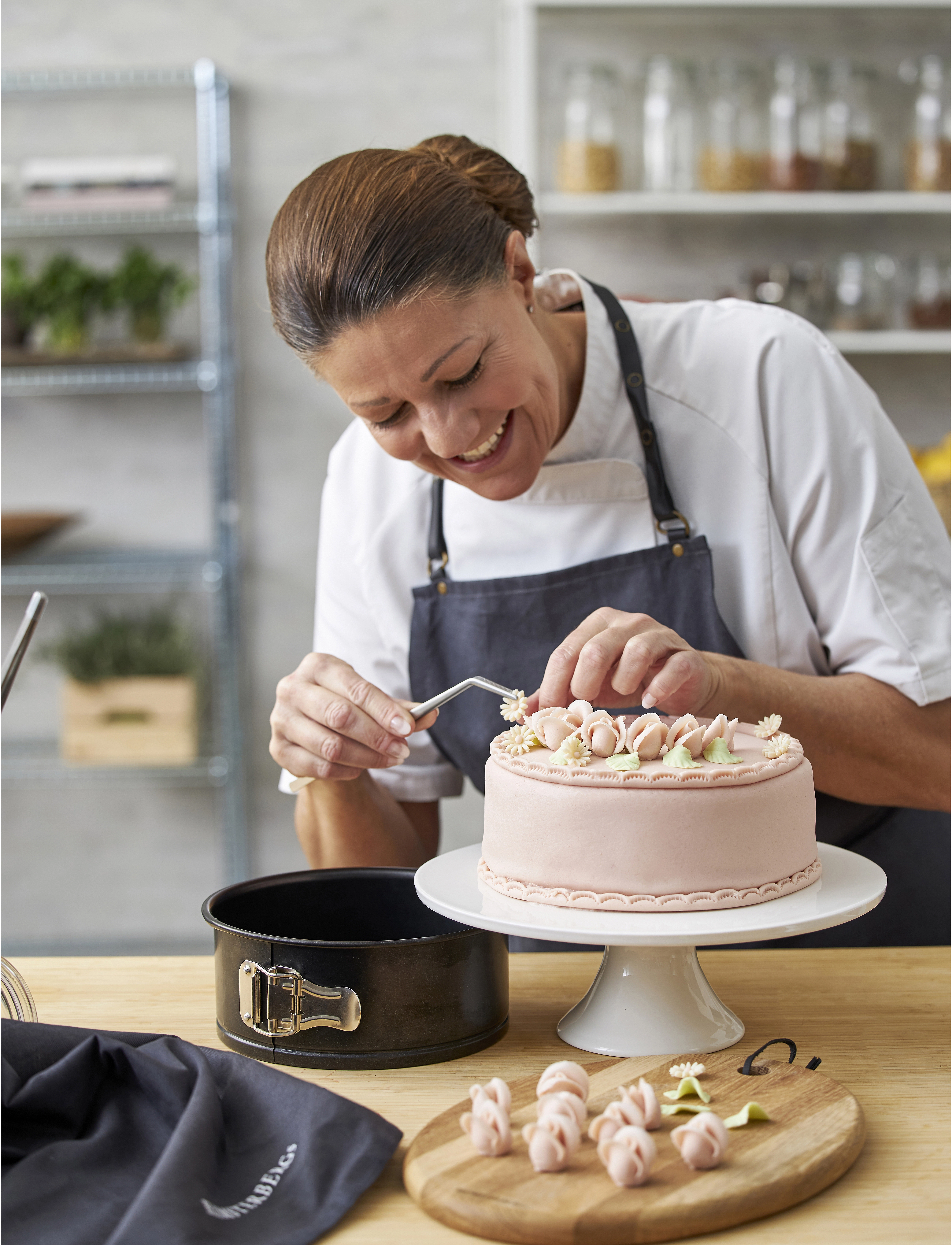 Blomsterbergs - Cake tin - kakkuvuoat - black - 5