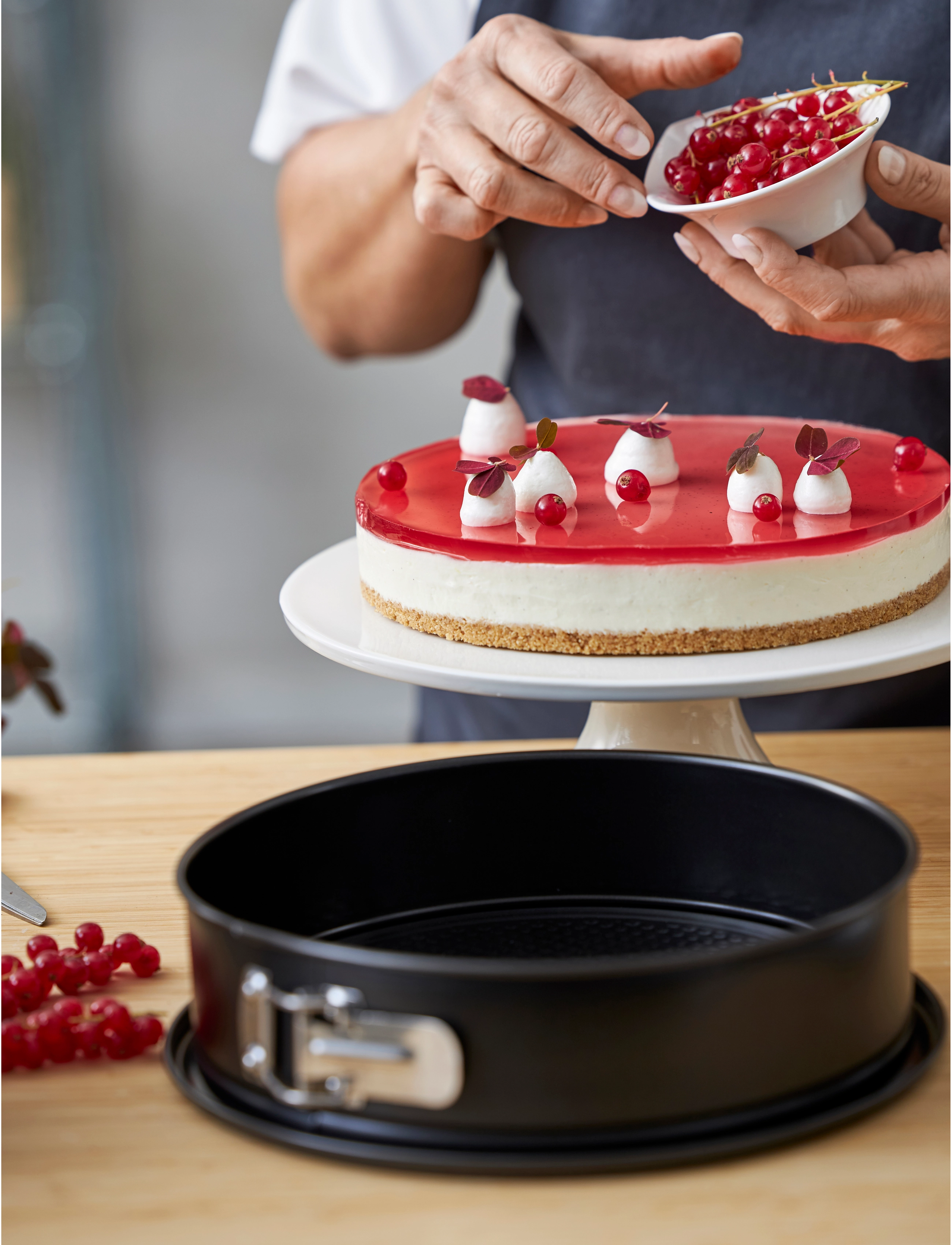Blomsterbergs Springform, 24 cm, Baking Tins, Schwarz - Cookies- & Cake Homeware