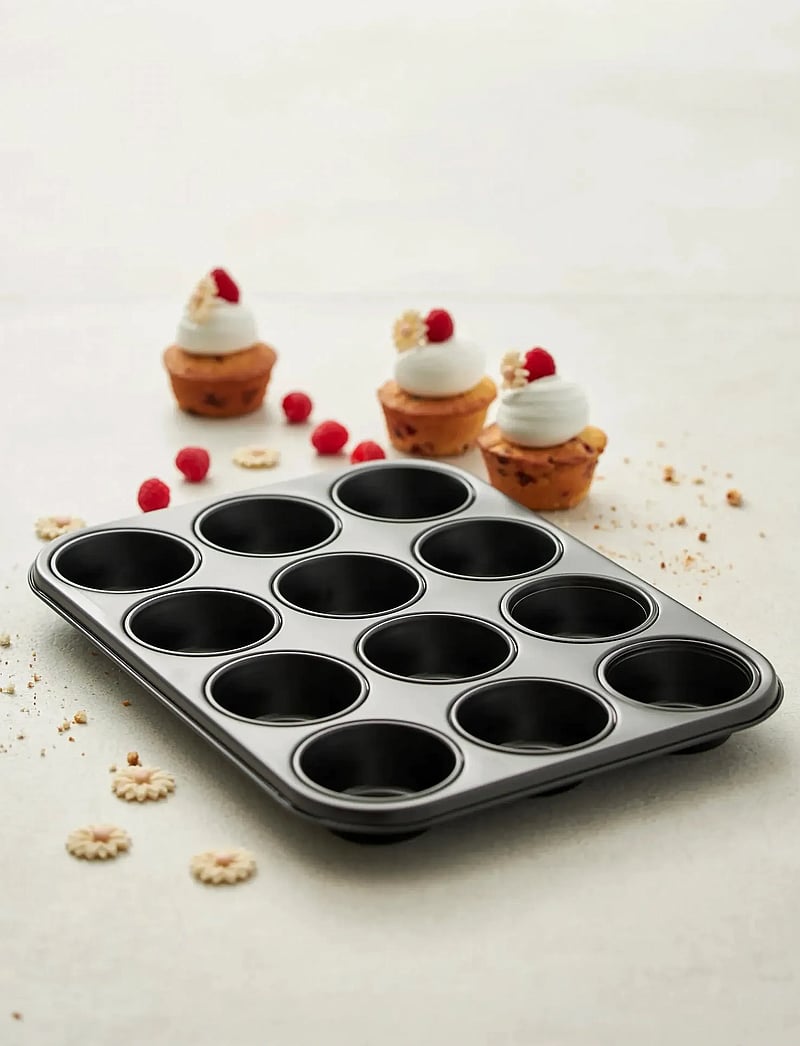 Blomsterbergs - Muffin pan for 12 pcs - cupcake & muffinformen - black - 0