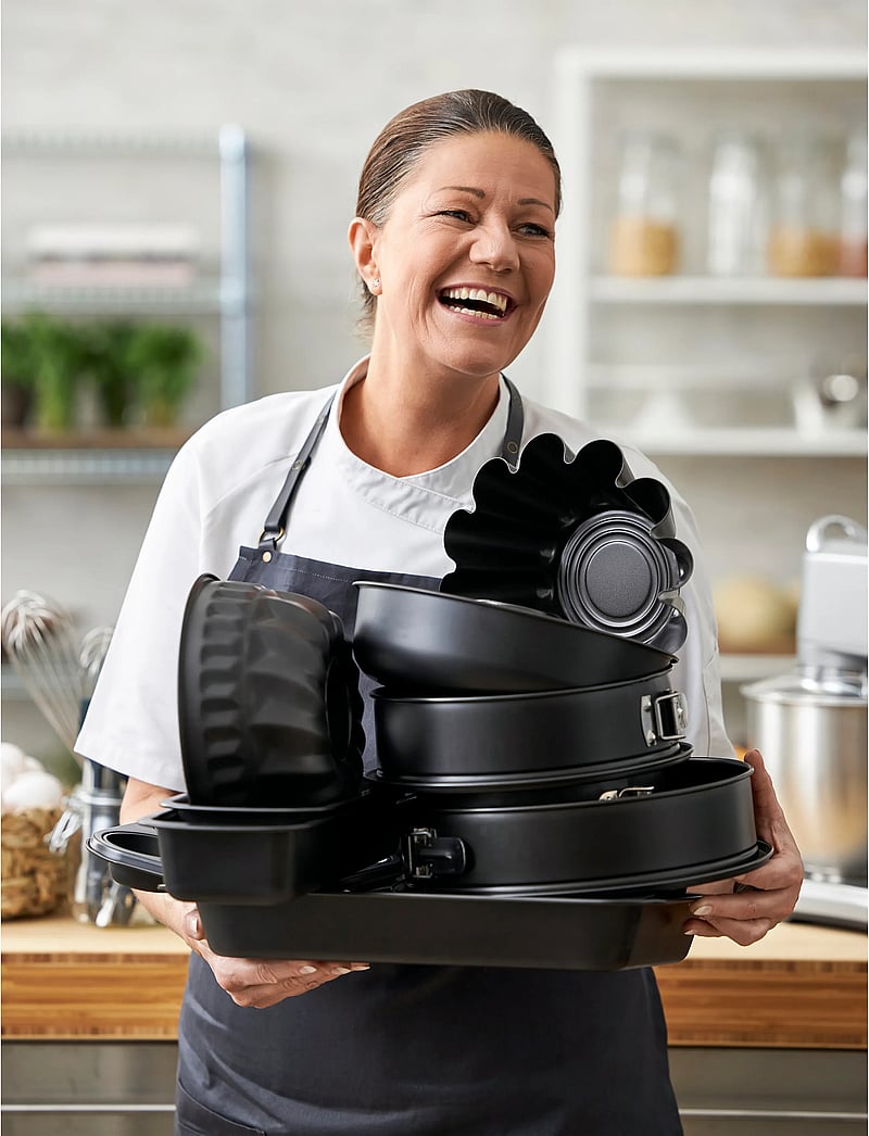 Blomsterbergs - Muffin pan for 12 pcs - cupcake & muffinformen - black - 3