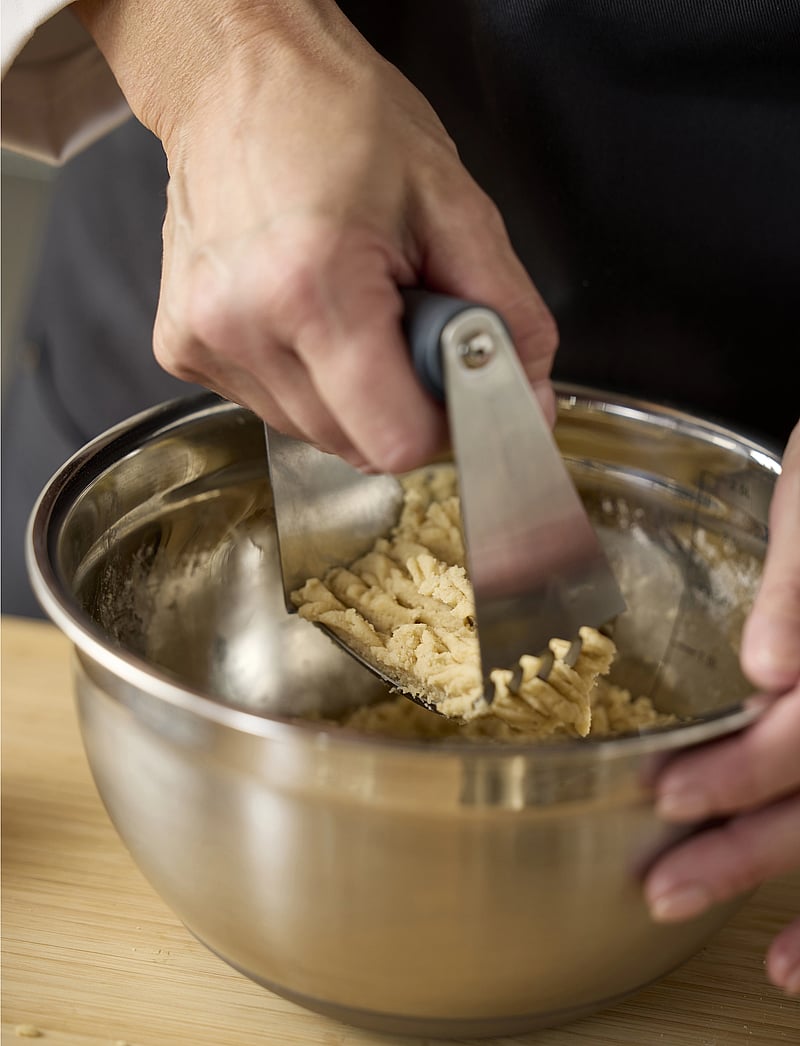 Blomsterbergs - Mixing bowl w. silicone base - segamiskausid - beige - 2