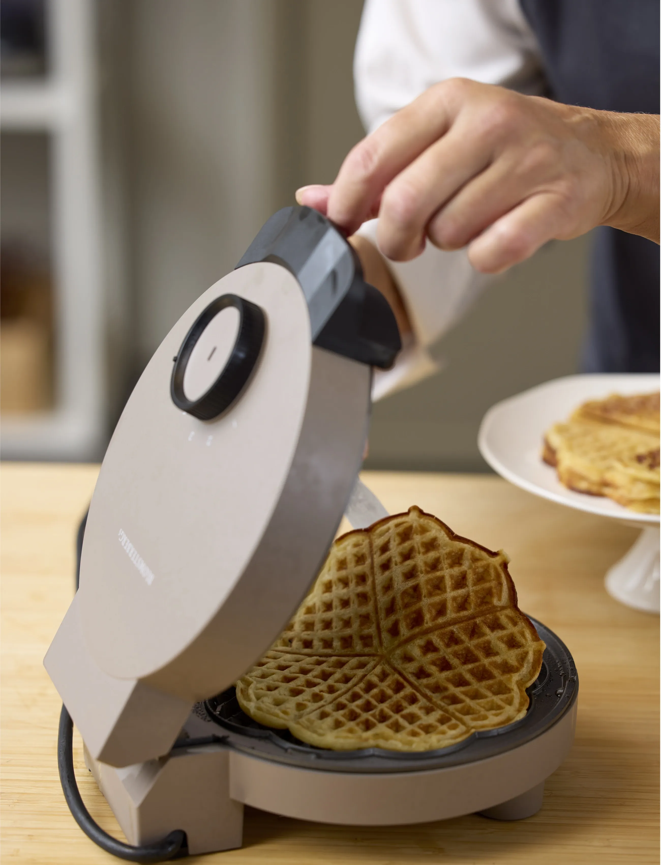 Blomsterbergs Vaffeljern 1000 Watt, 25.6X19.4X10.4 cm, Kitchen Appliances, Beige - Waffle Makers, Homeware