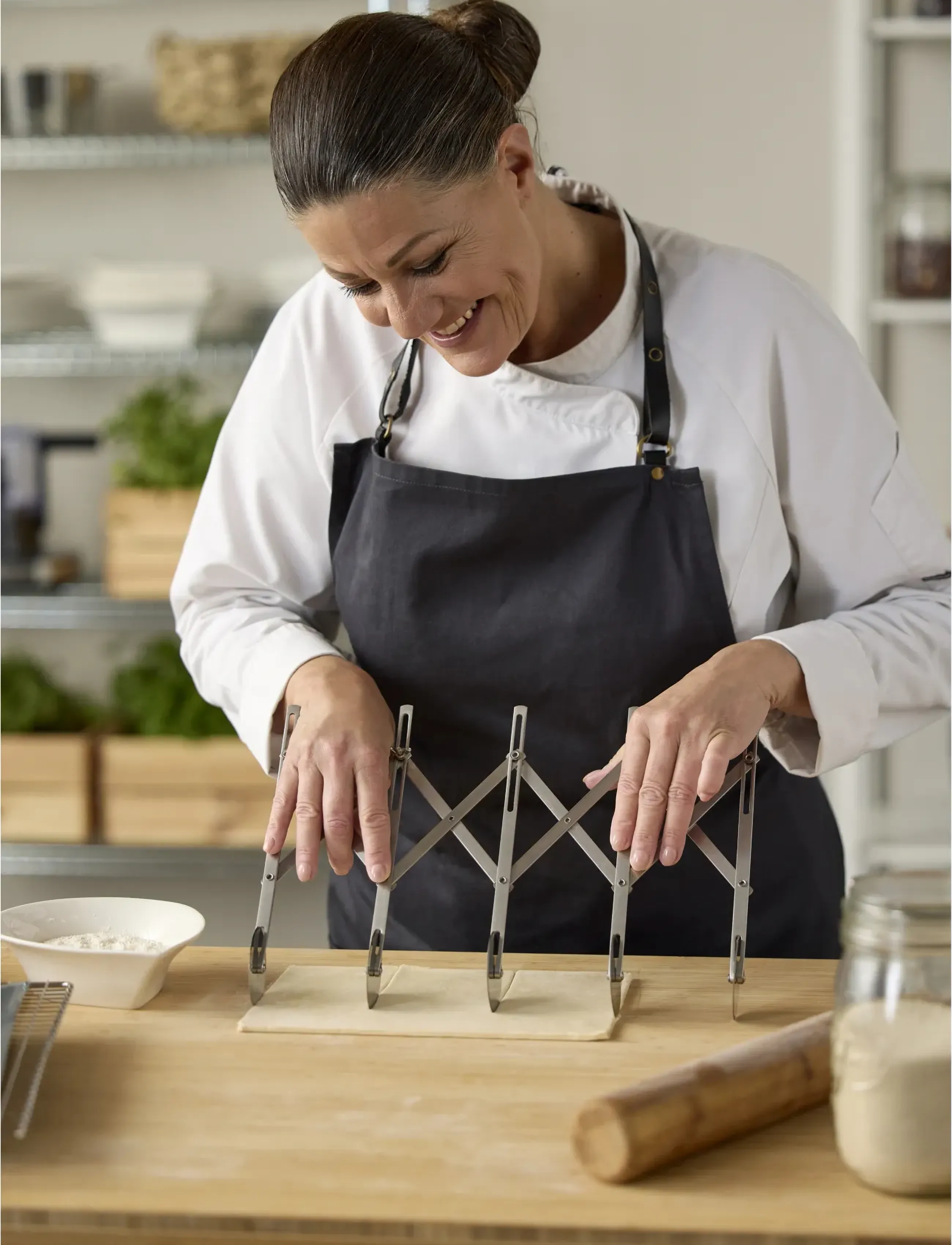 Blomsterbergs - Pastry cutter with 5 wheels - muud küpsetustarvikud - metall - 4
