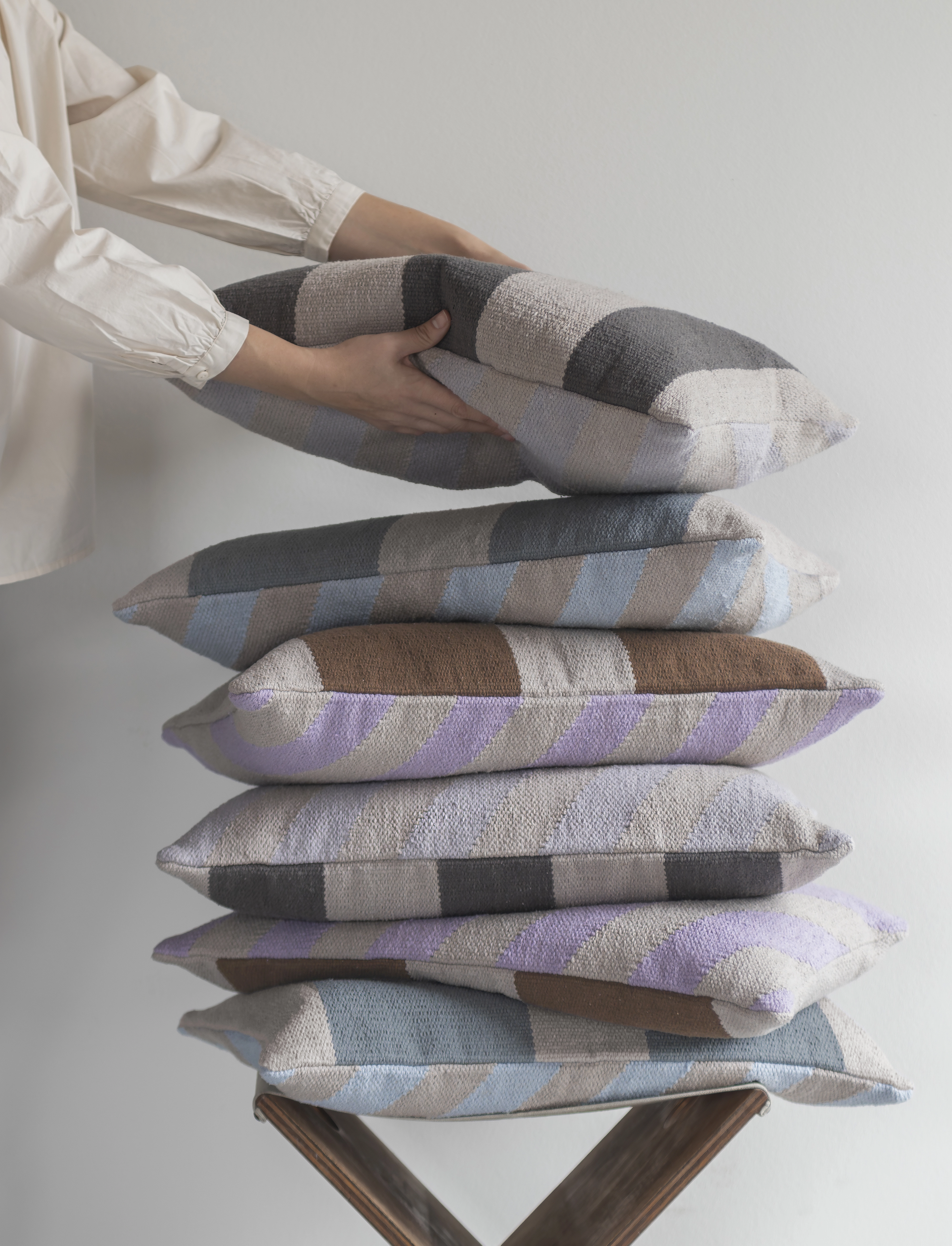 Mette Ditmer - ACROSS kilim cushion cover - cushion covers - light grey - 3