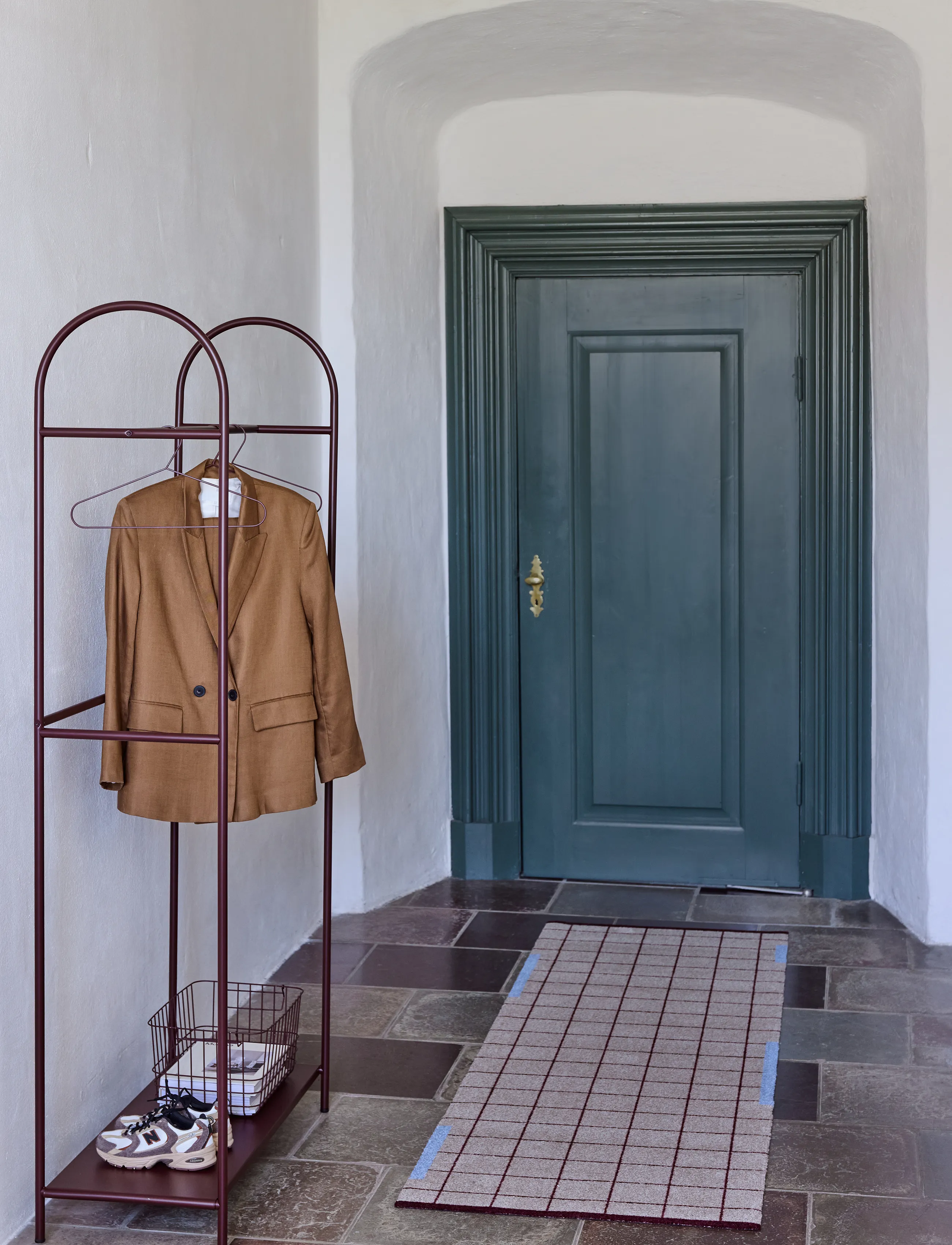 Mette Ditmer - ARCH clothing rack - tøjstativ & knagerække - wine - 2