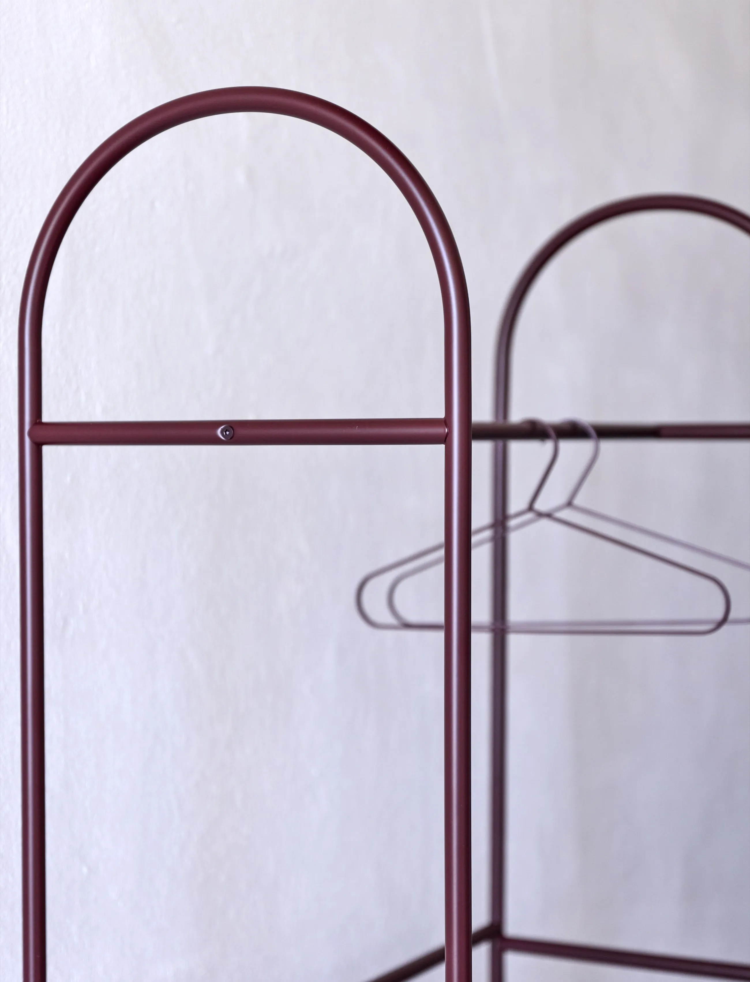 Mette Ditmer - ARCH clothing rack - tøjstativ & knagerække - wine - 4