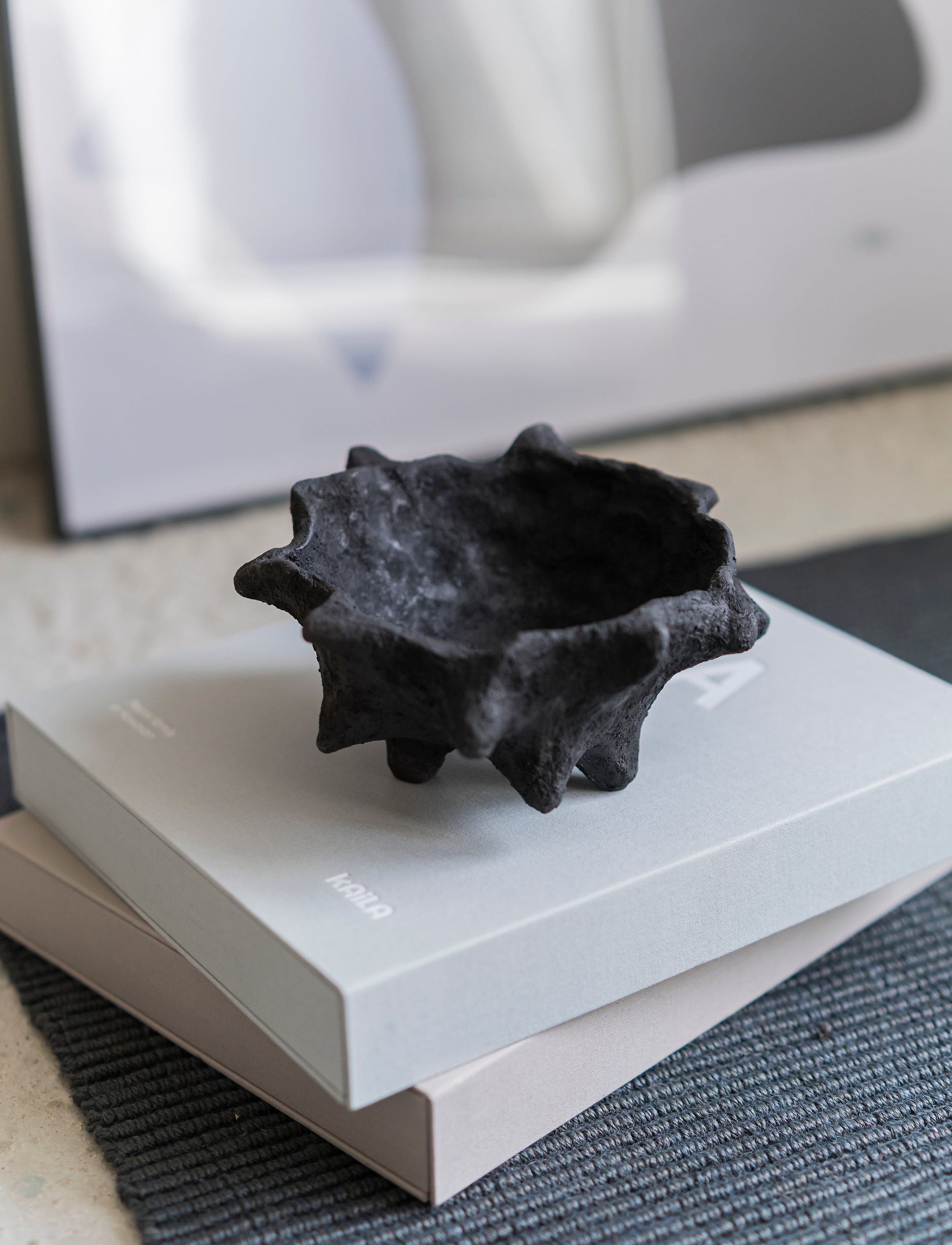 Mette Ditmer - ART PIECE Chestnut - plats décoratifs - black - 2