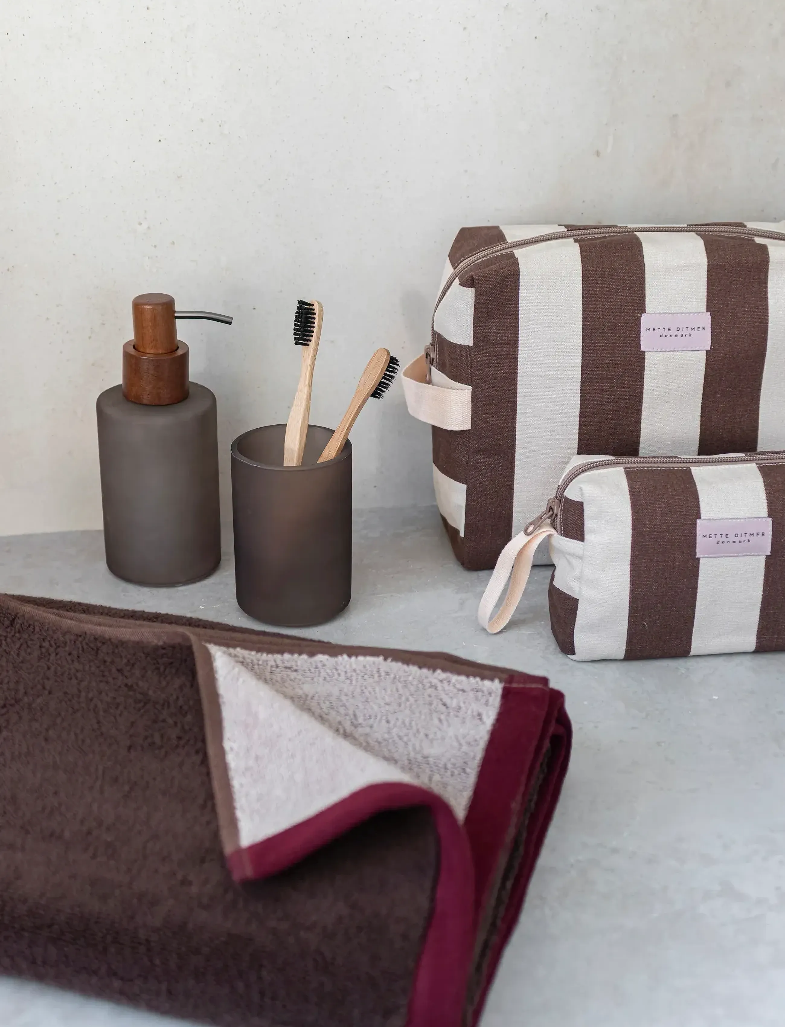 Mette Ditmer - BRING-IT vanity bag - trousses de maquillage - brown - 2