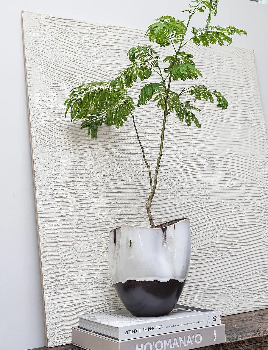 Mette Ditmer - BY HAND curve vase, small - vaasid - off-white - 0