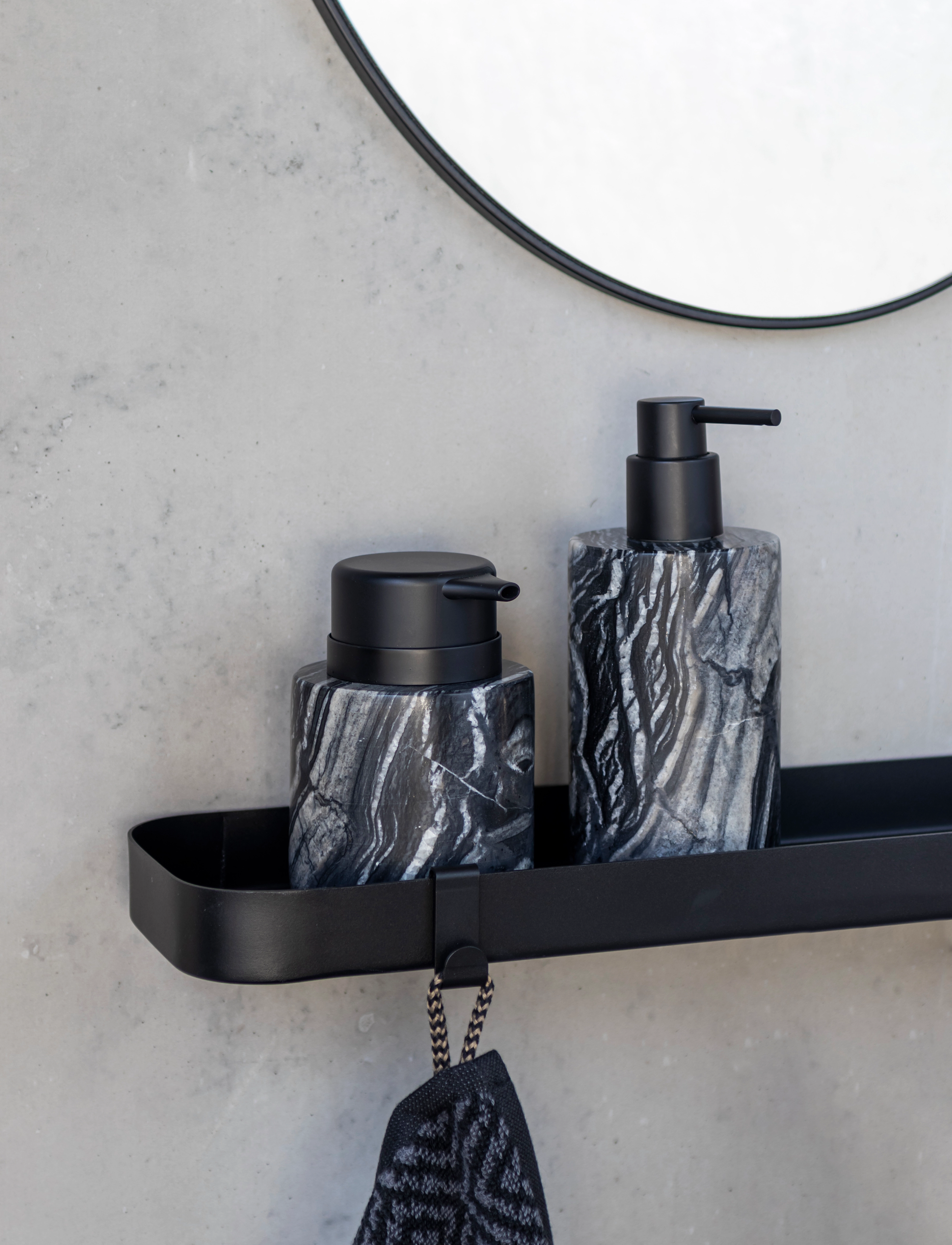 Mette Ditmer Carry Gallery Shelf, One Size, Furniture, Schwarz - Shelves, Homeware