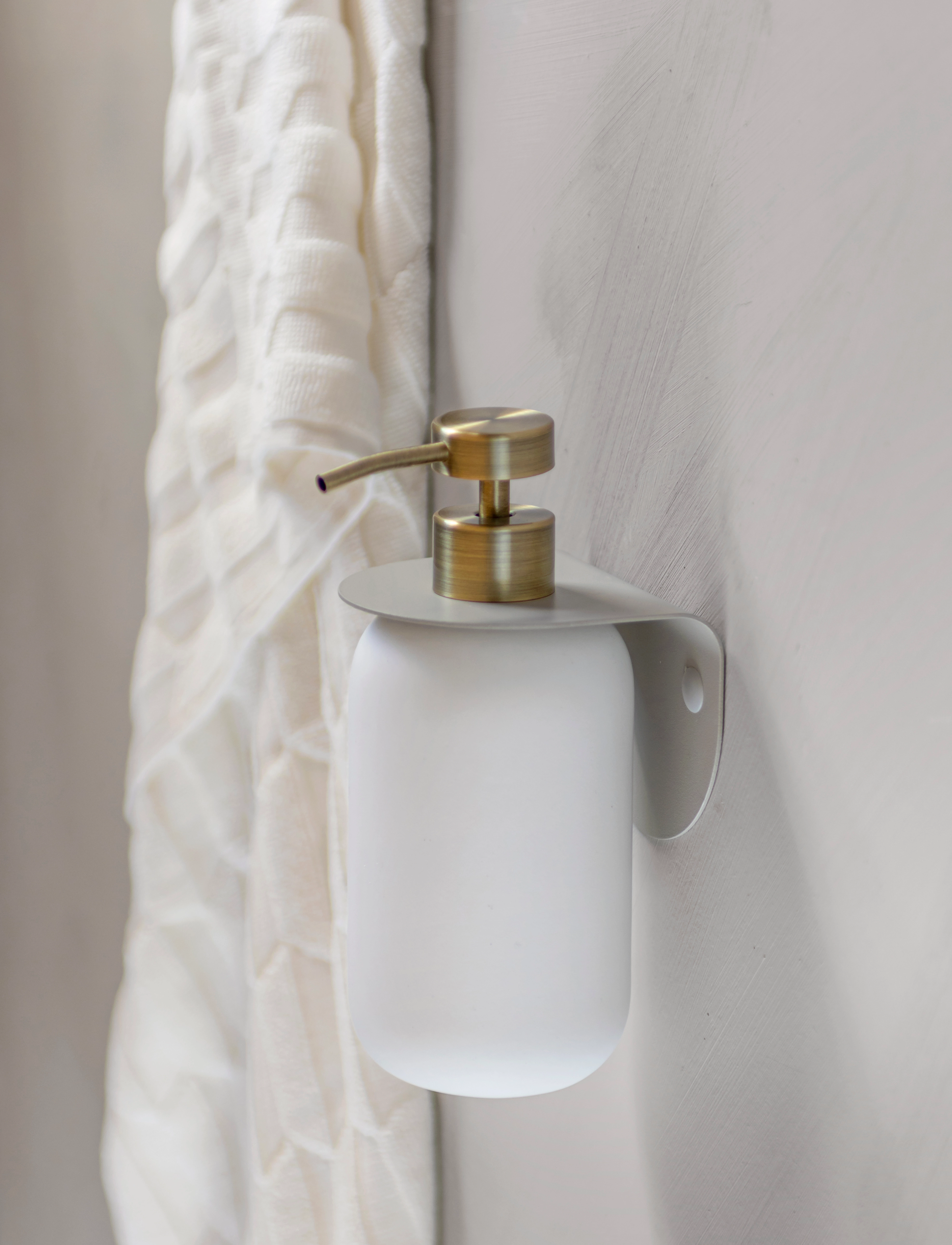 Mette Ditmer - CARRY single holder - sand grey - 1