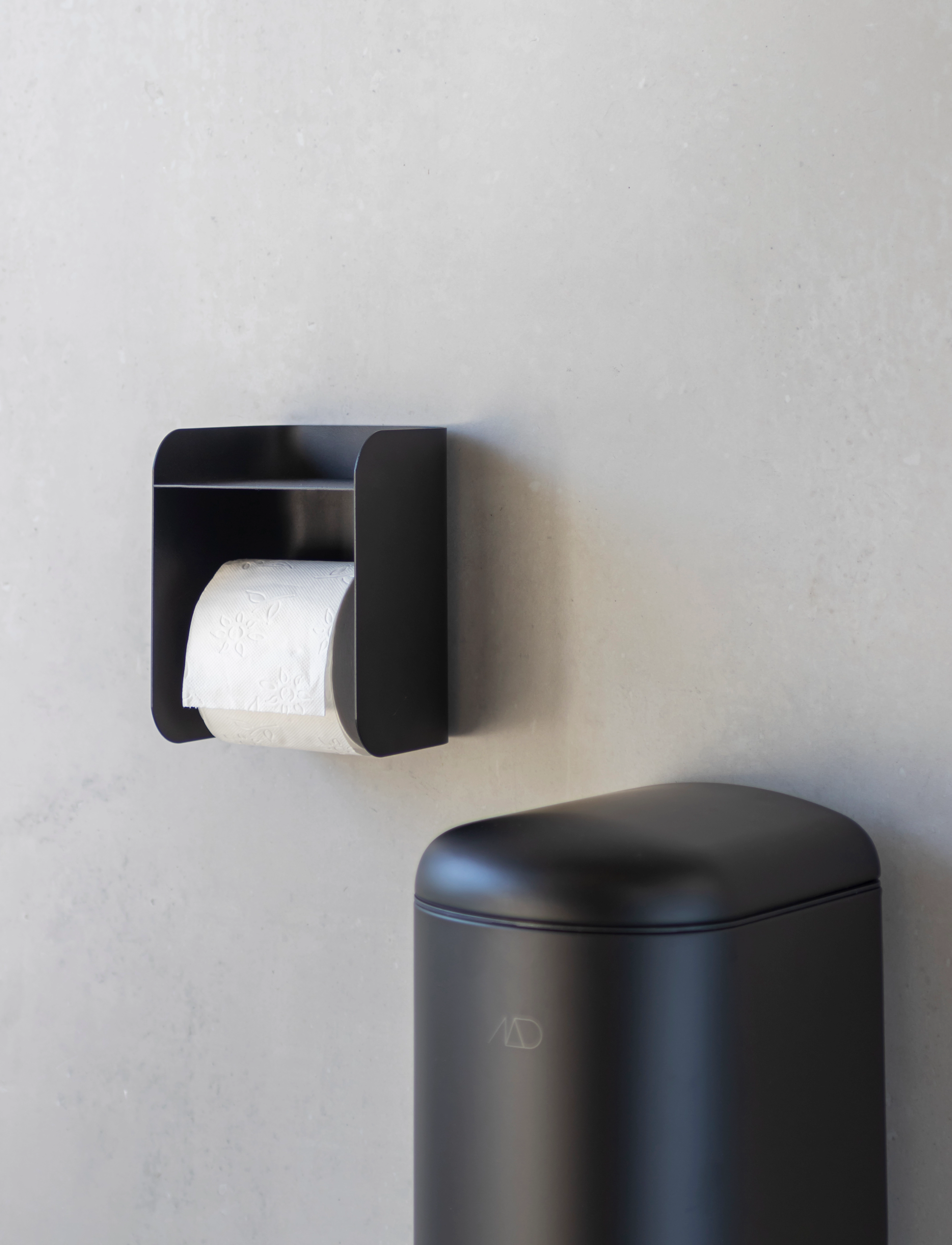 Mette Ditmer Carry Toilet Roll Holder, 14X12.8X18.5 cm, Bathroom Interior, Schwarz - Holders & Hocks, Homeware