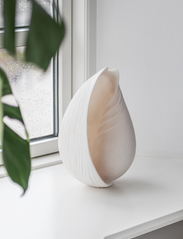 Mette Ditmer - CONCH shell - skulpturer & porselensfigurer - off-white - 10