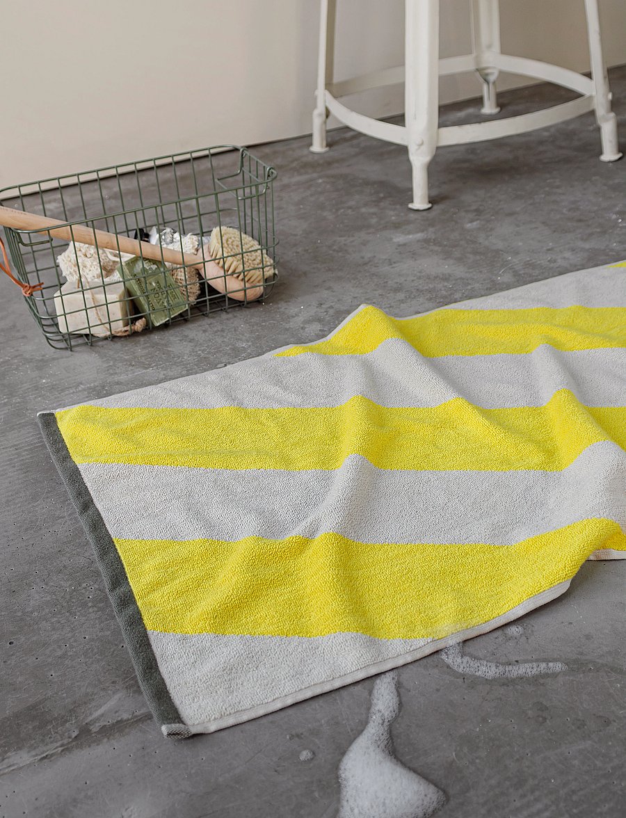 Mette Ditmer - DIAGONAL bath mat - teppiche - yellow - 0
