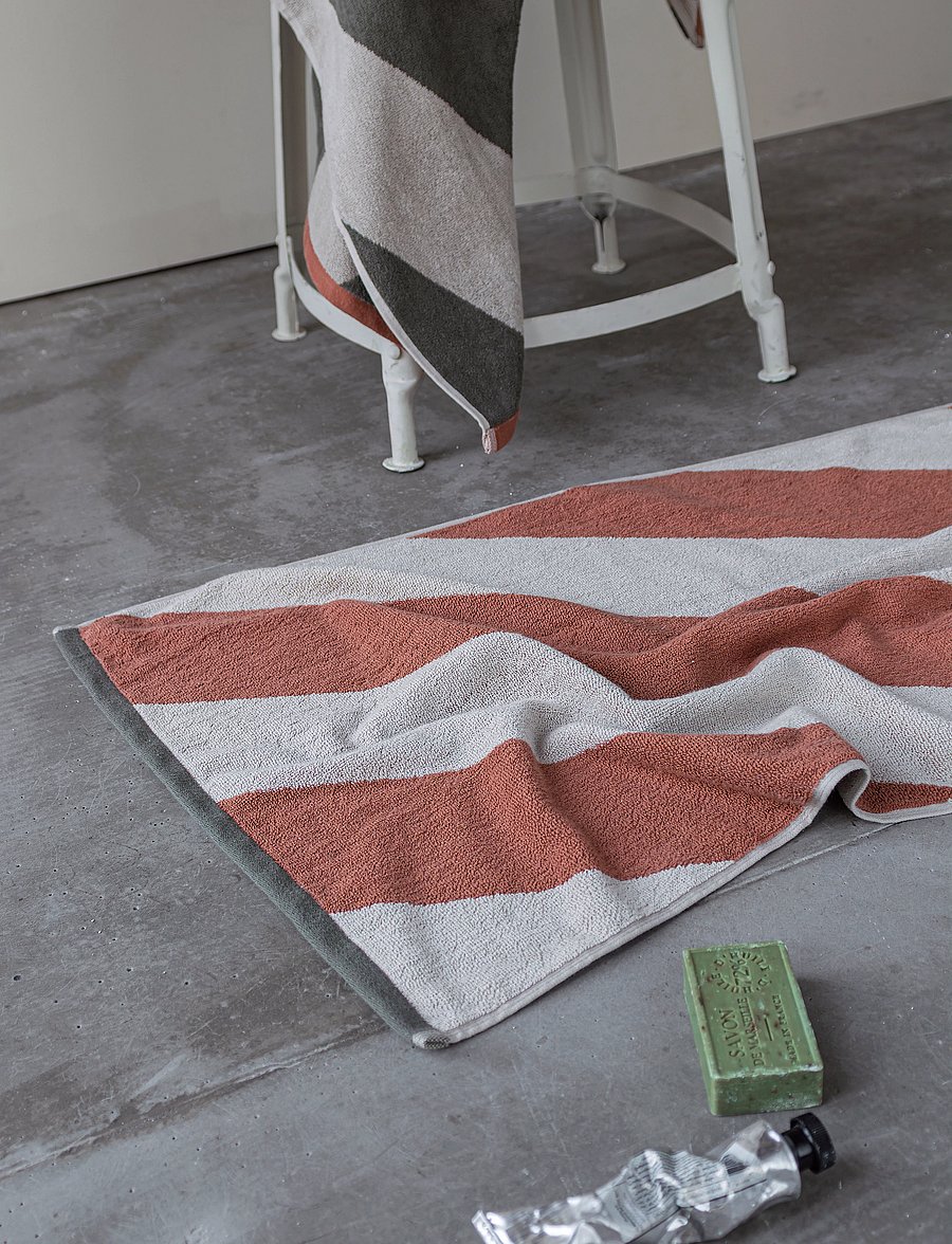 Mette Ditmer - DIAGONAL bath mat - teppiche - brick - 0