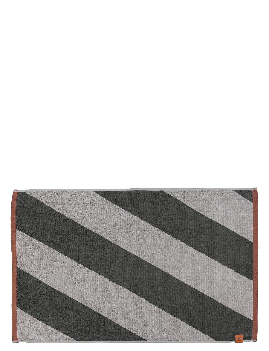 Mette Ditmer - DIAGONAL bath mat - teppiche - dark olive - 1