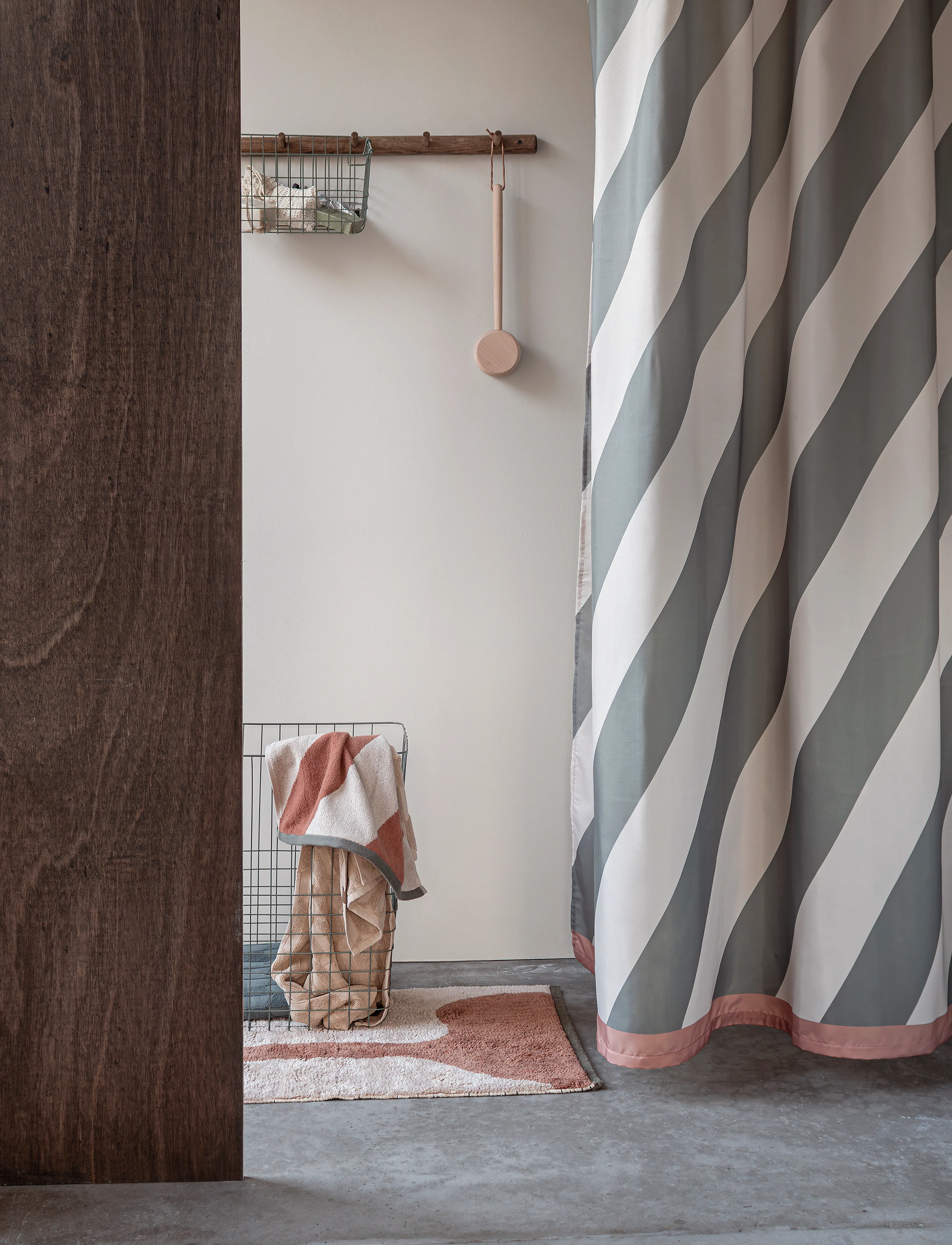 Mette Ditmer Diagonal Shower Curtain, 150X 200 cm, Bathroom Textiles, Grün - Curtains, Homeware