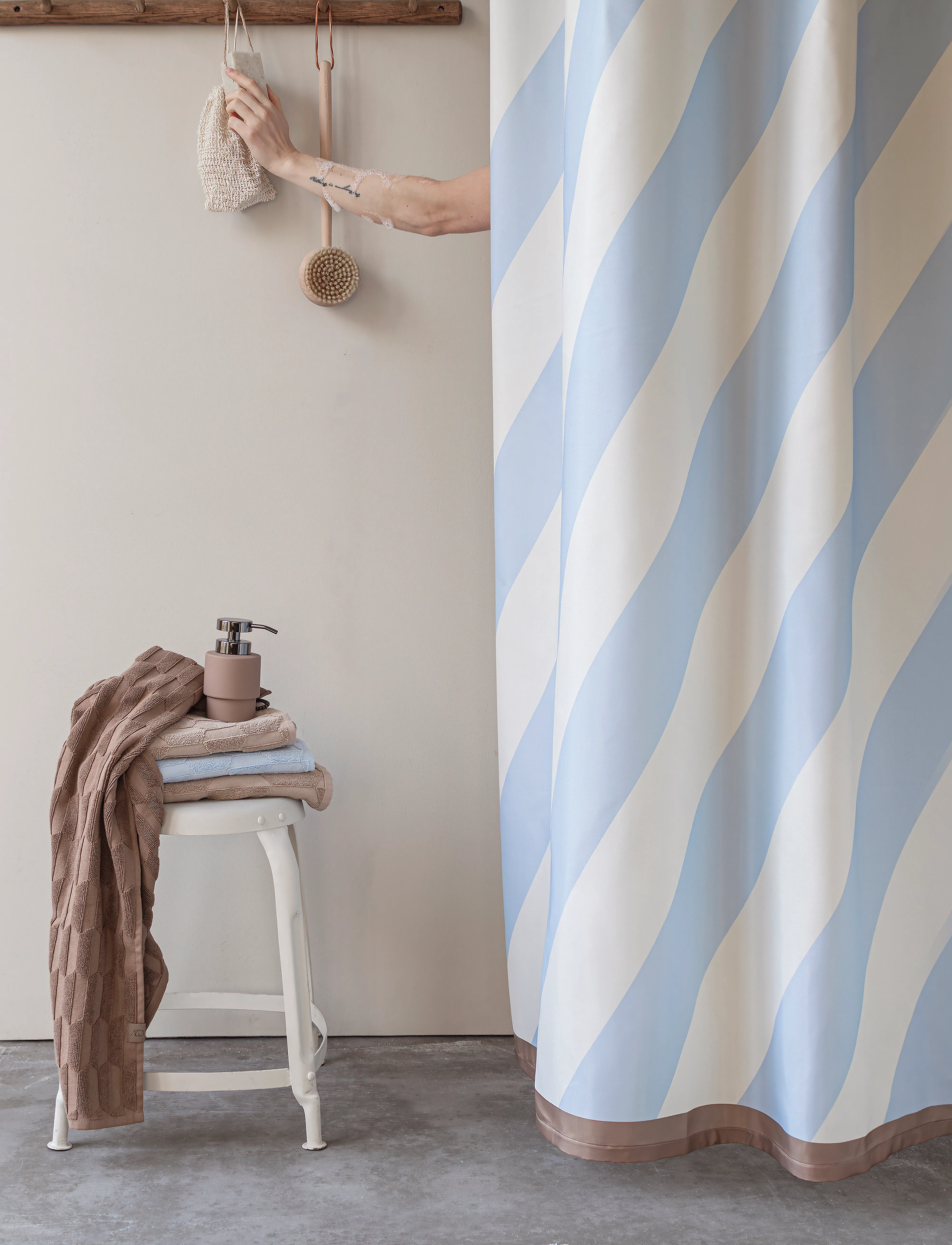 Mette Ditmer Diagonal Shower Curtain, 150X 200 cm, Bathroom Textiles, Blau - Curtains, Homeware