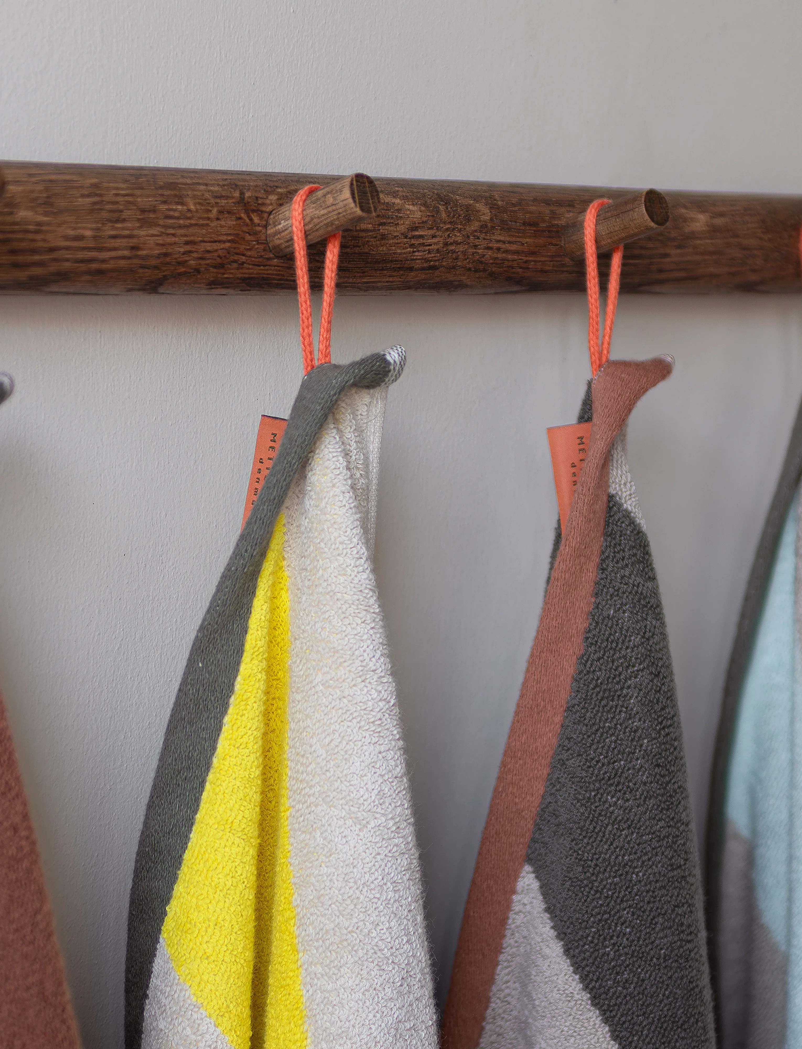 Mette Ditmer - DIAGONAL guest towel - gestahandklæði - dark olive - 2