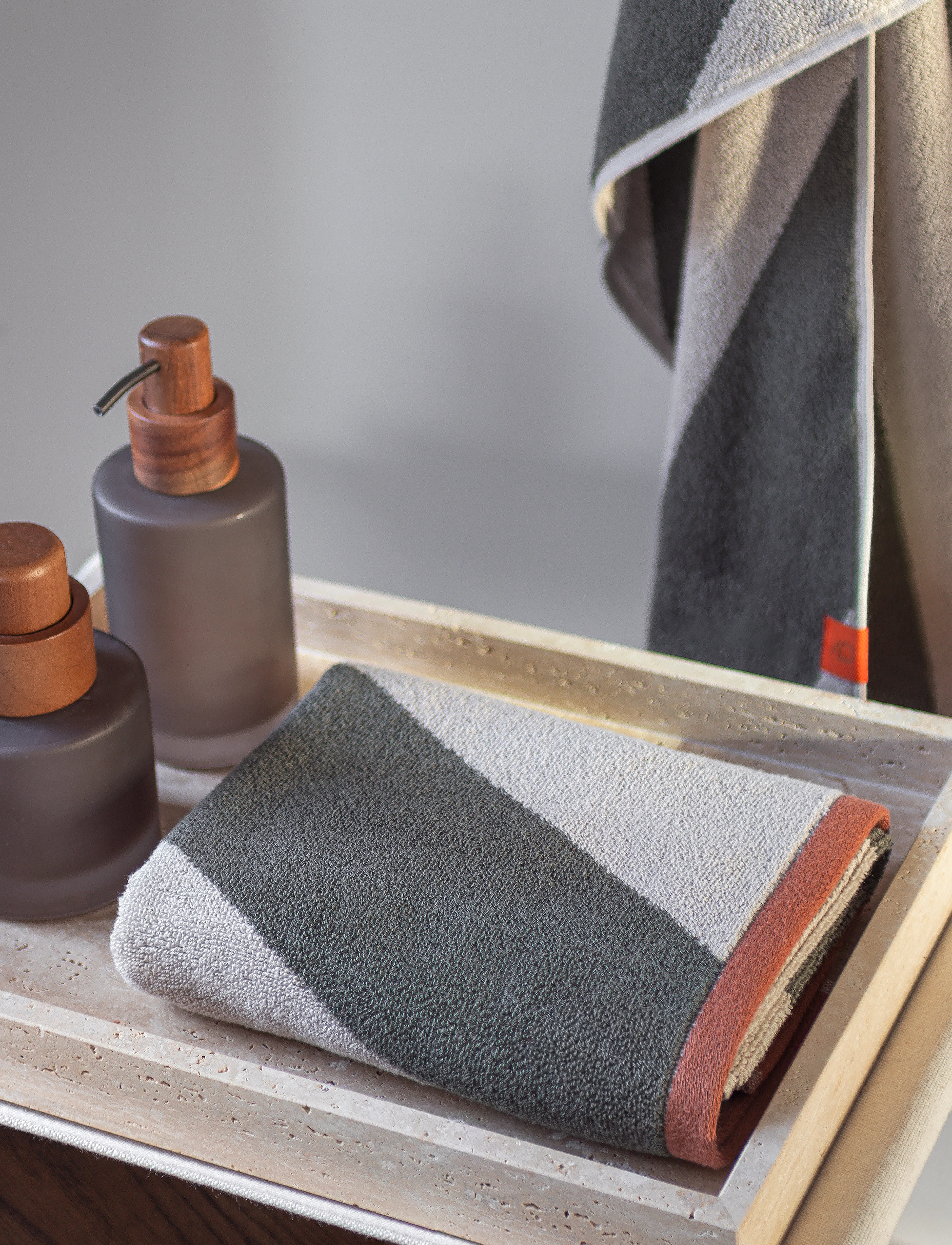 Mette Ditmer - DIAGONAL towel - badetücher - dark olive - 2