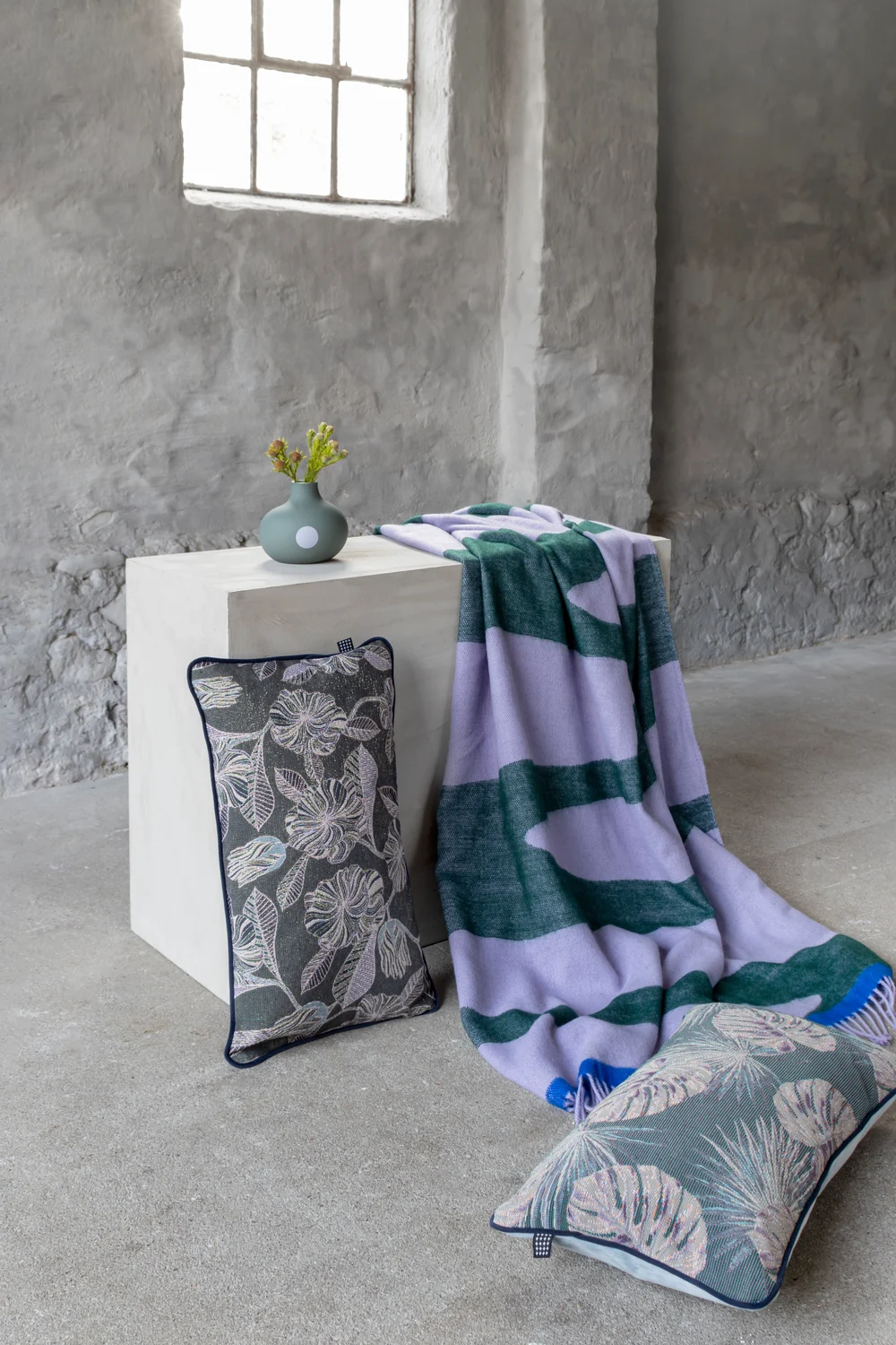 Mette Ditmer - GALLERY throw - osta hinna alusel - dark forest - 1