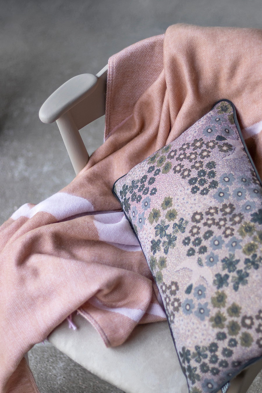Mette Ditmer - GALLERY throw - osta hinna alusel - latte - 5
