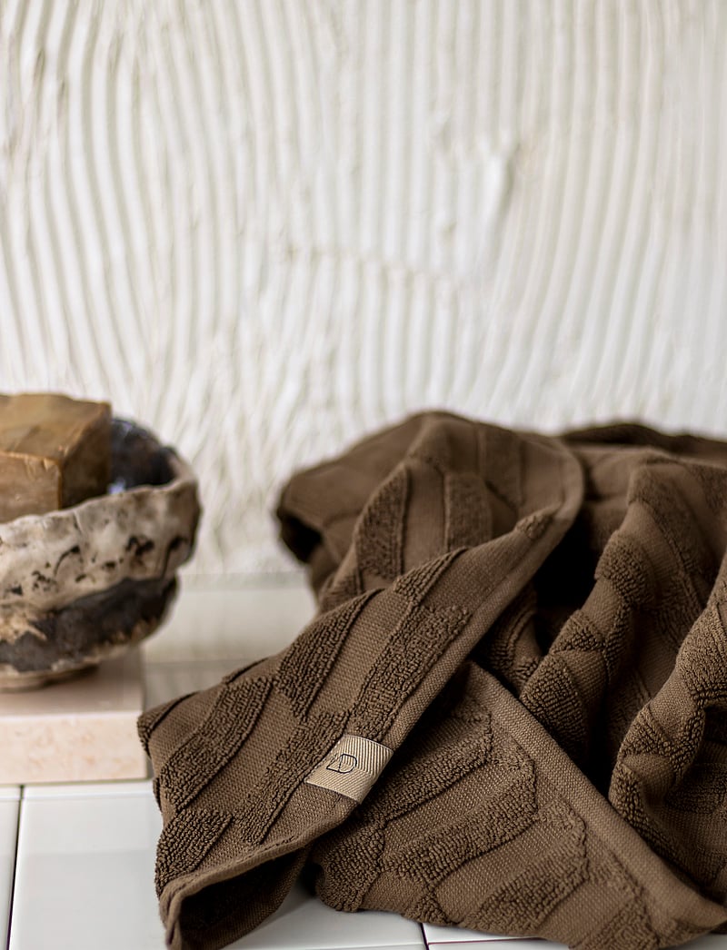 Mette Ditmer - GEO guest towel - gästehandtücher - chocolate - 1