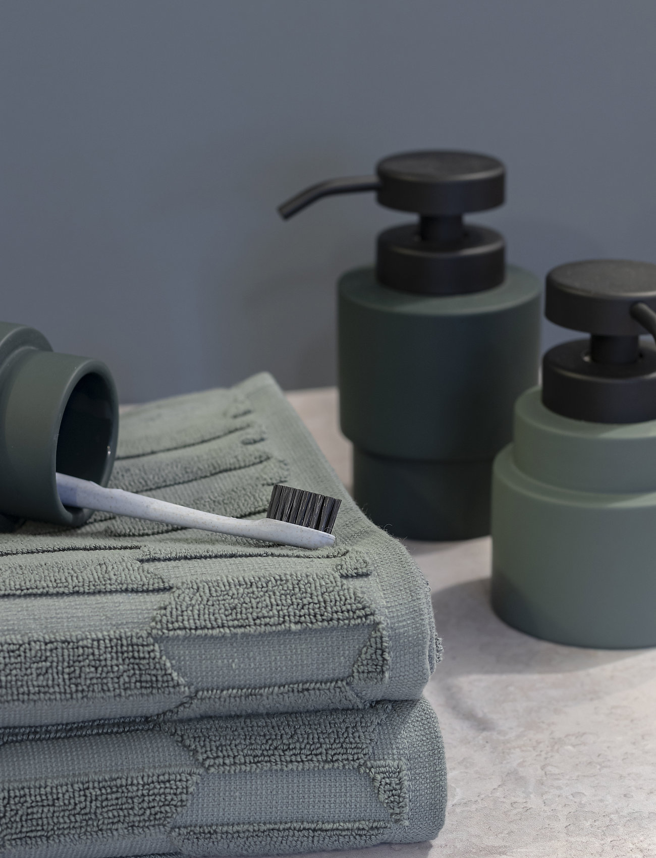 Mette Ditmer - GEO Towel - essuie-mains & serviettes de bain - pine green - 1