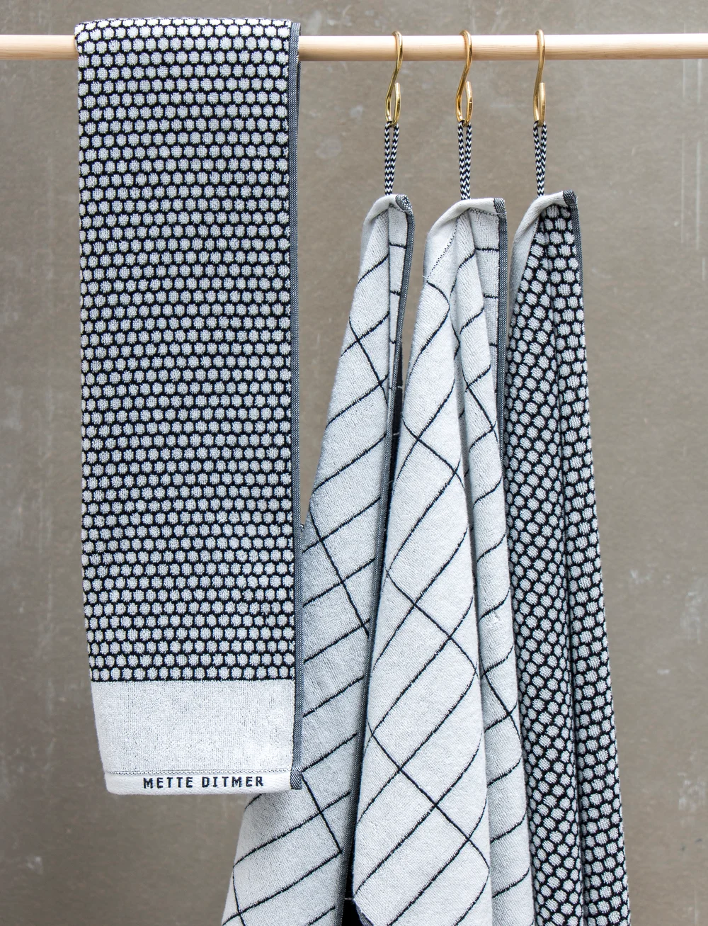 Mette Ditmer - GRID guest towel, 2-pack - guest towels - black / off-white - 1