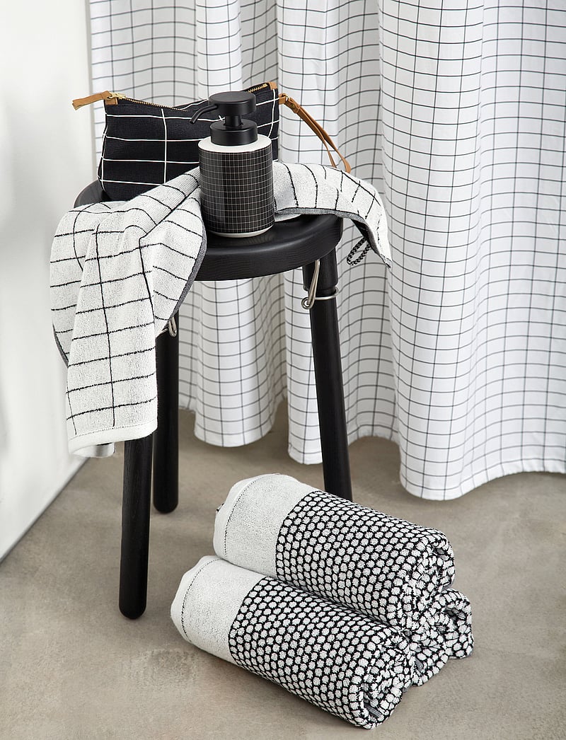 Mette Ditmer - GRID Towel - käterätikud ja vannirätikud - black/off white - 2