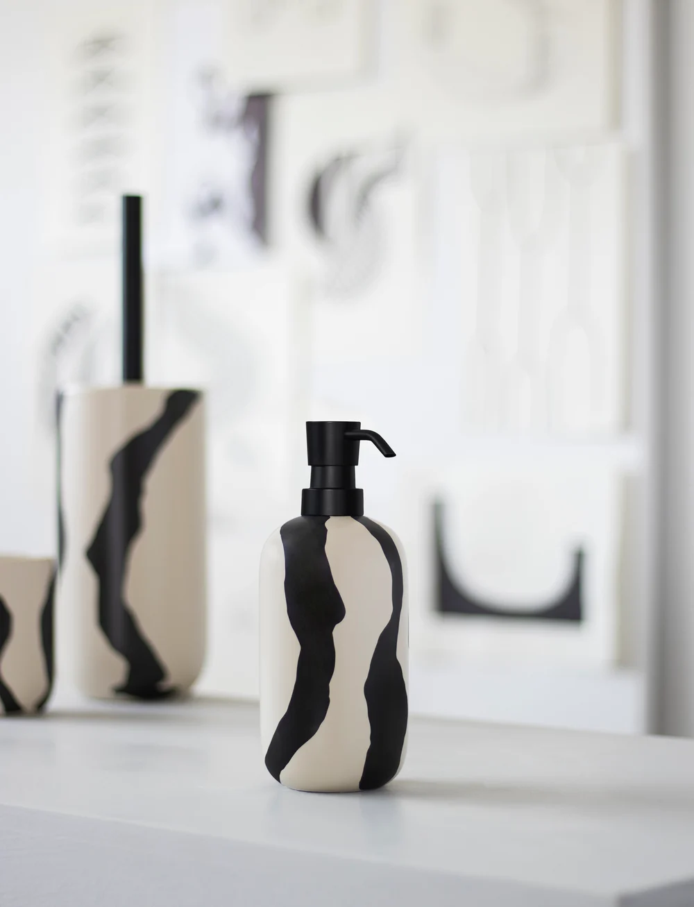 Mette Ditmer - ICON dispenser tall - seifenspender & seifenschalen - off-white - 2