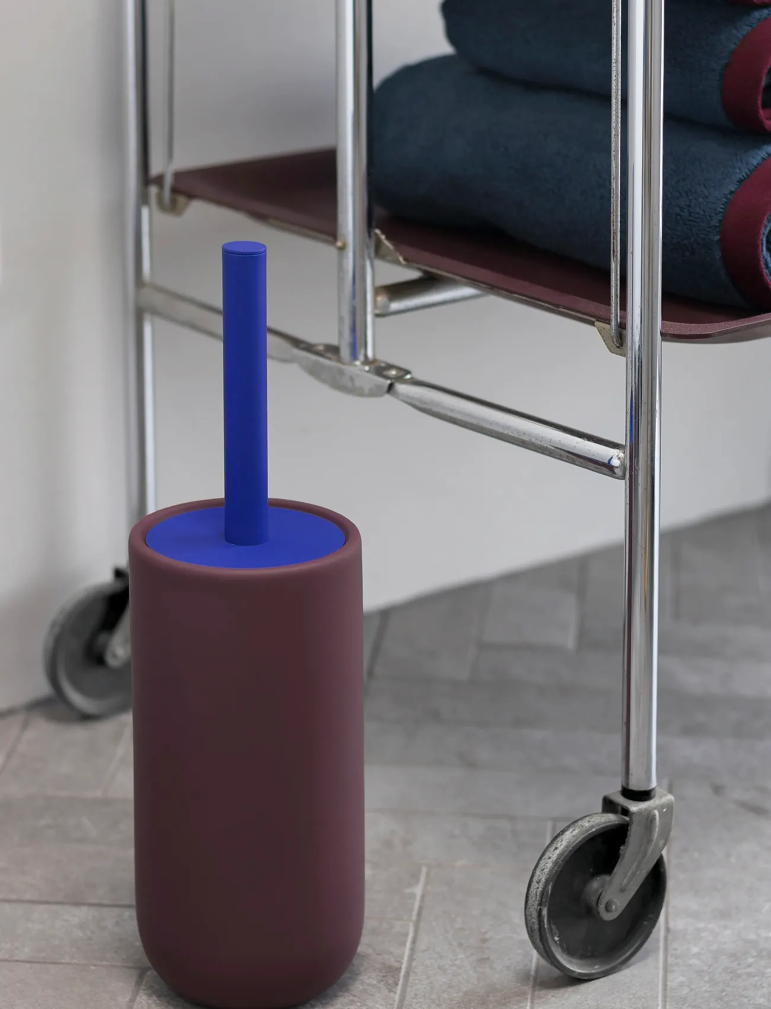 Mette Ditmer - LOTUS PLAY toilet brush holder (2 handles) - toiletborstels - wine - 5